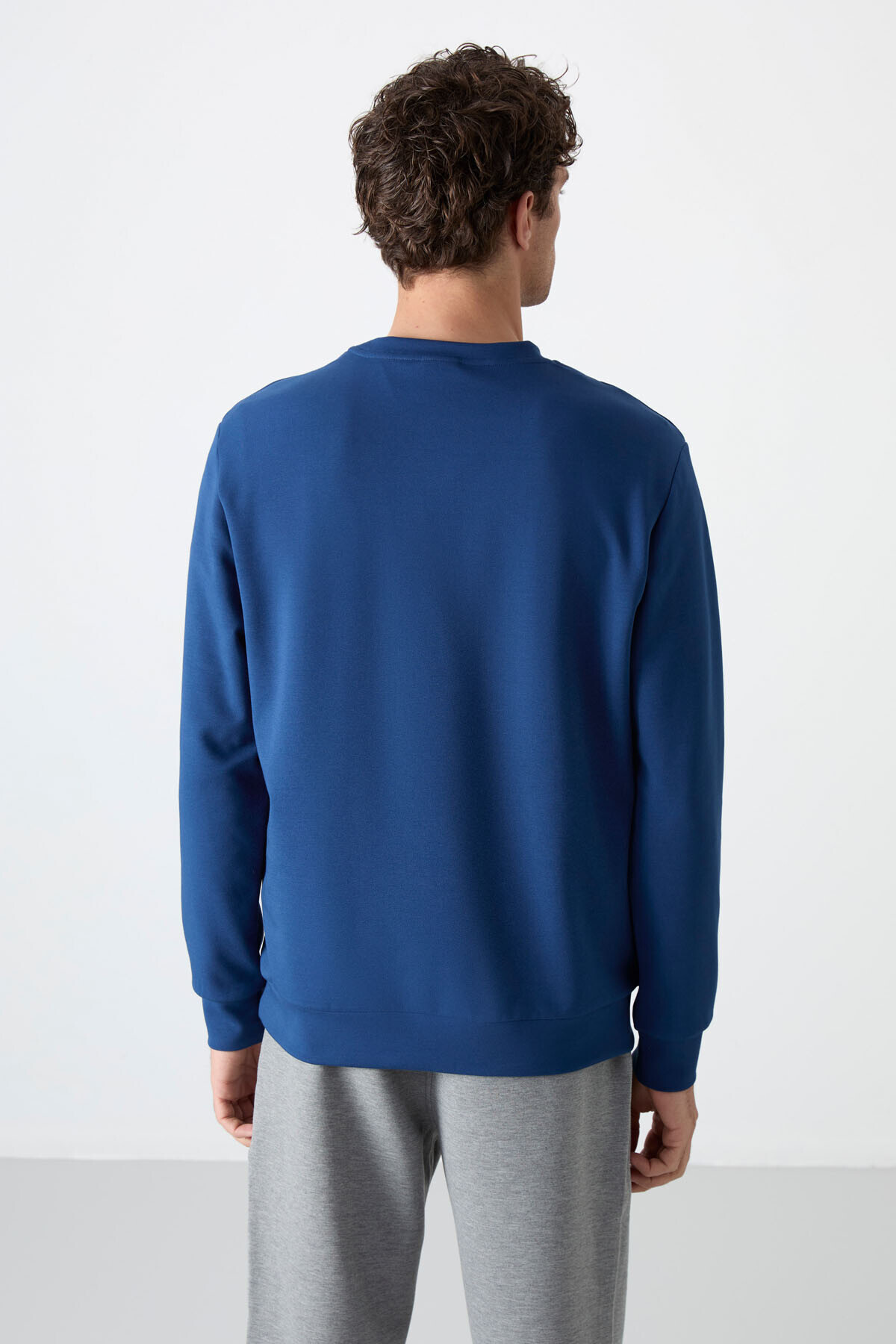 Parlament Basic O Yaka Rahat Form Erkek Sweatshirt - 88053 — رنگارنگ T09ER-88053 — تصویر 6 از 7