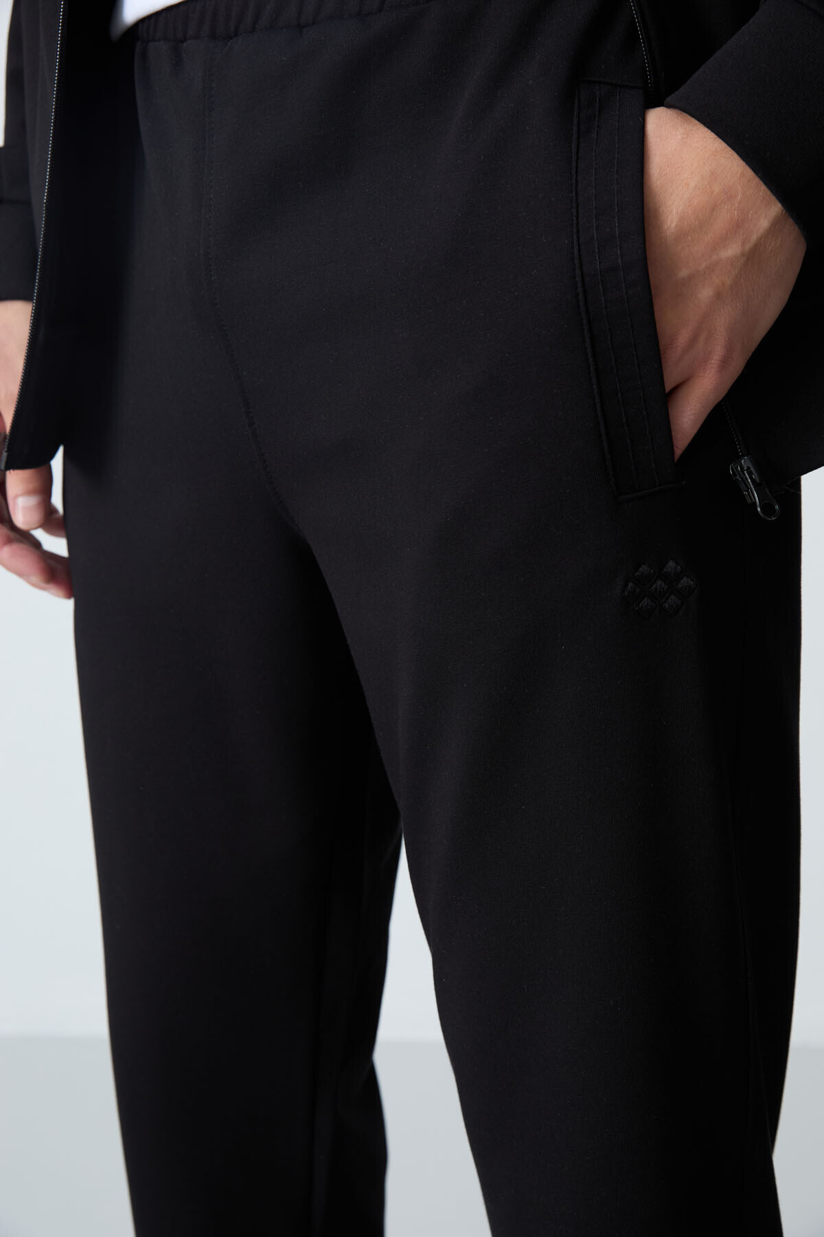 TOMMY LIFE Siyah Pamuklu Kalın Yumuşak Dokulu Comfort Fit Basic Erkek Eşofman Takım - 85260 görsel 8