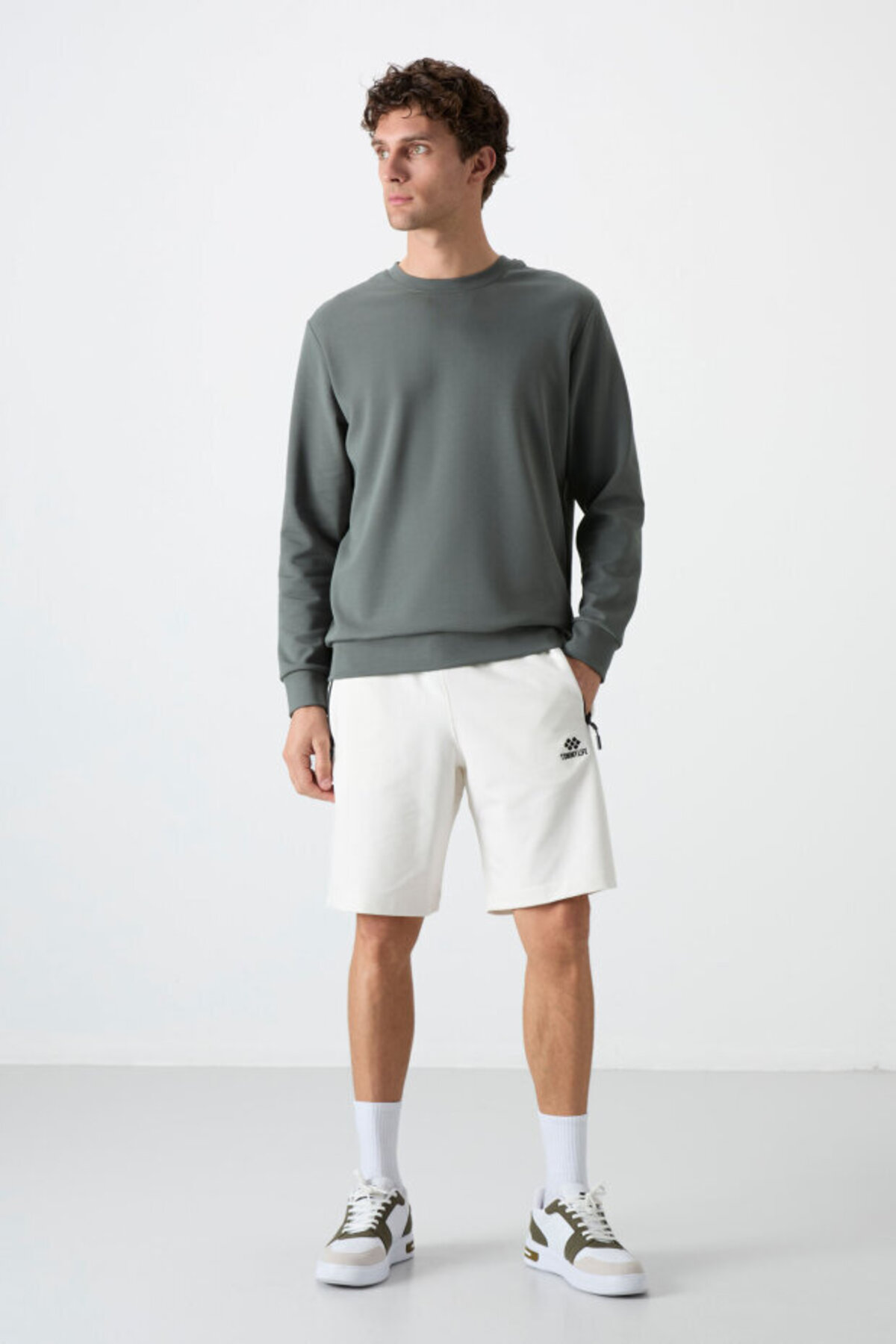 Rahat Form Basic O Yaka 3lü Paket Siyah-Lacivert-Çağla Erkek Sweatshirt 88053 — رنگارنگ — تصویر 3 از 7
