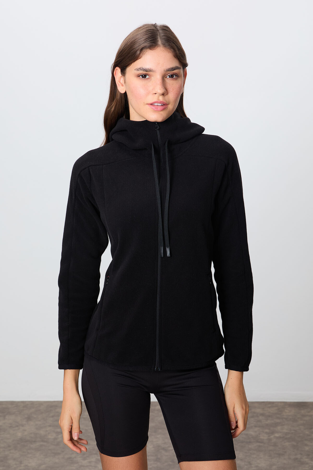 TOMMY LIFE Siyah Kalın Yumuşak Dokulu Kapüşonlu Standart Fit Nakışlı Polar Kadın Sweatshirt -97287