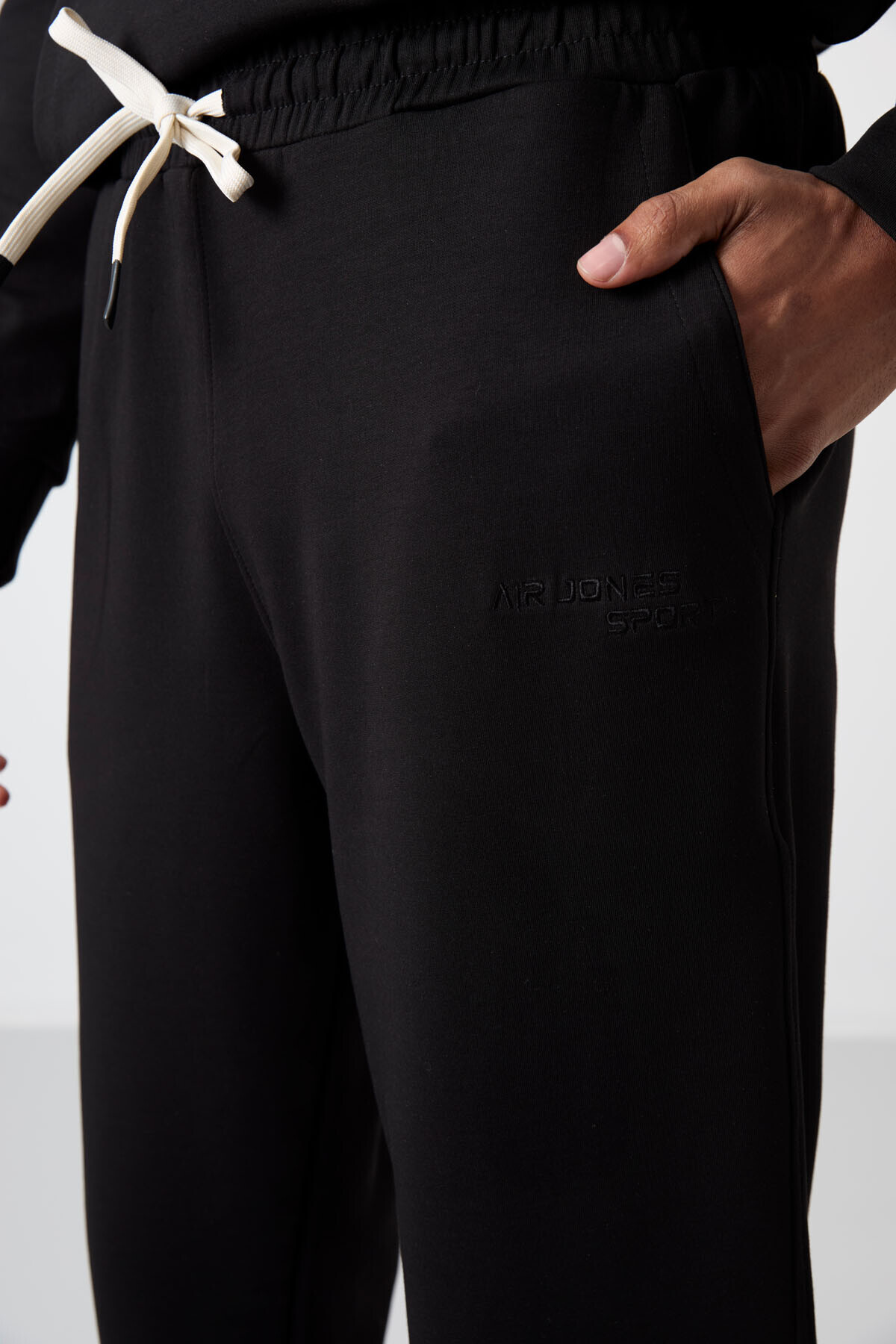 Siyah - Siyah Pamuklu Kalın Yumuşak Dokulu Comfort Fit Nakışlı Erkek Eşofman Takım - 85255 — رنگارنگ A15ER-85255 — تصویر 7 از 8