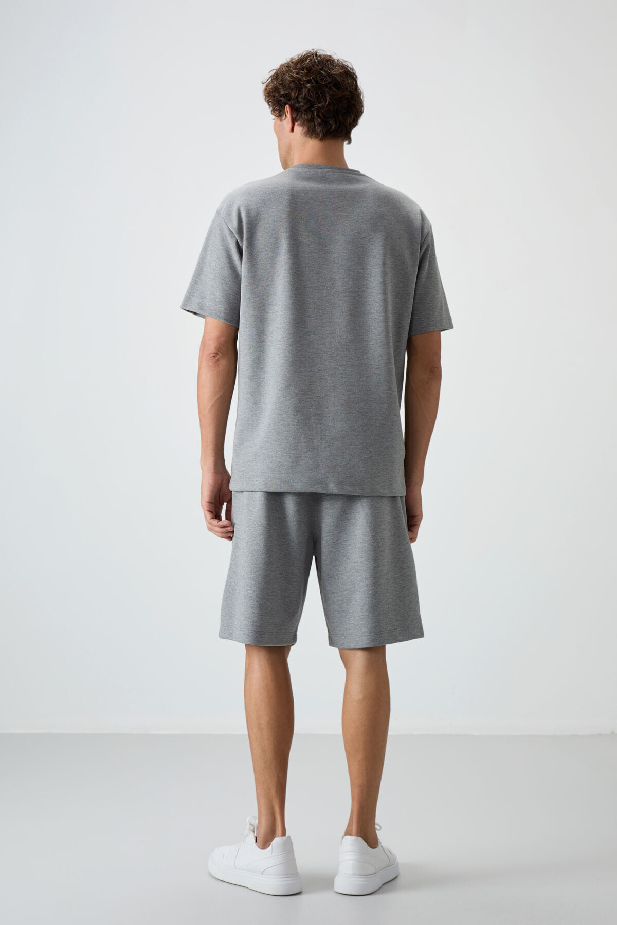 Gri Melanj Pamuklu Kalın Yumuşak Dokulu Oversize Fit Basic Erkek Şort Takım - 85249 — رنگارنگ A15ER-85249 — تصویر 8 از 8