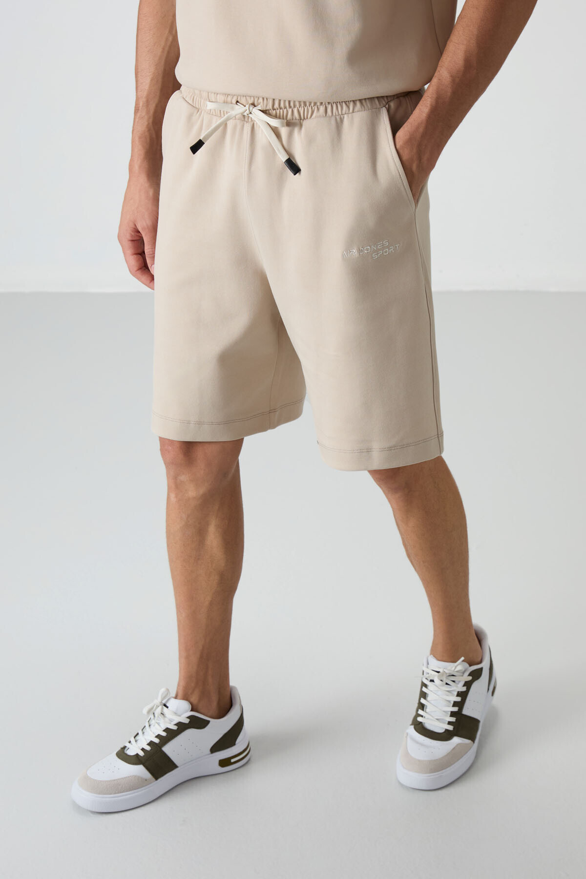 Bej Pamuklu Kalın Yumuşak Dokulu Oversize Fit Nakışlı Erkek Şort Takım - 85250 — رنگارنگ A15ER-85250 — تصویر 5 از 8