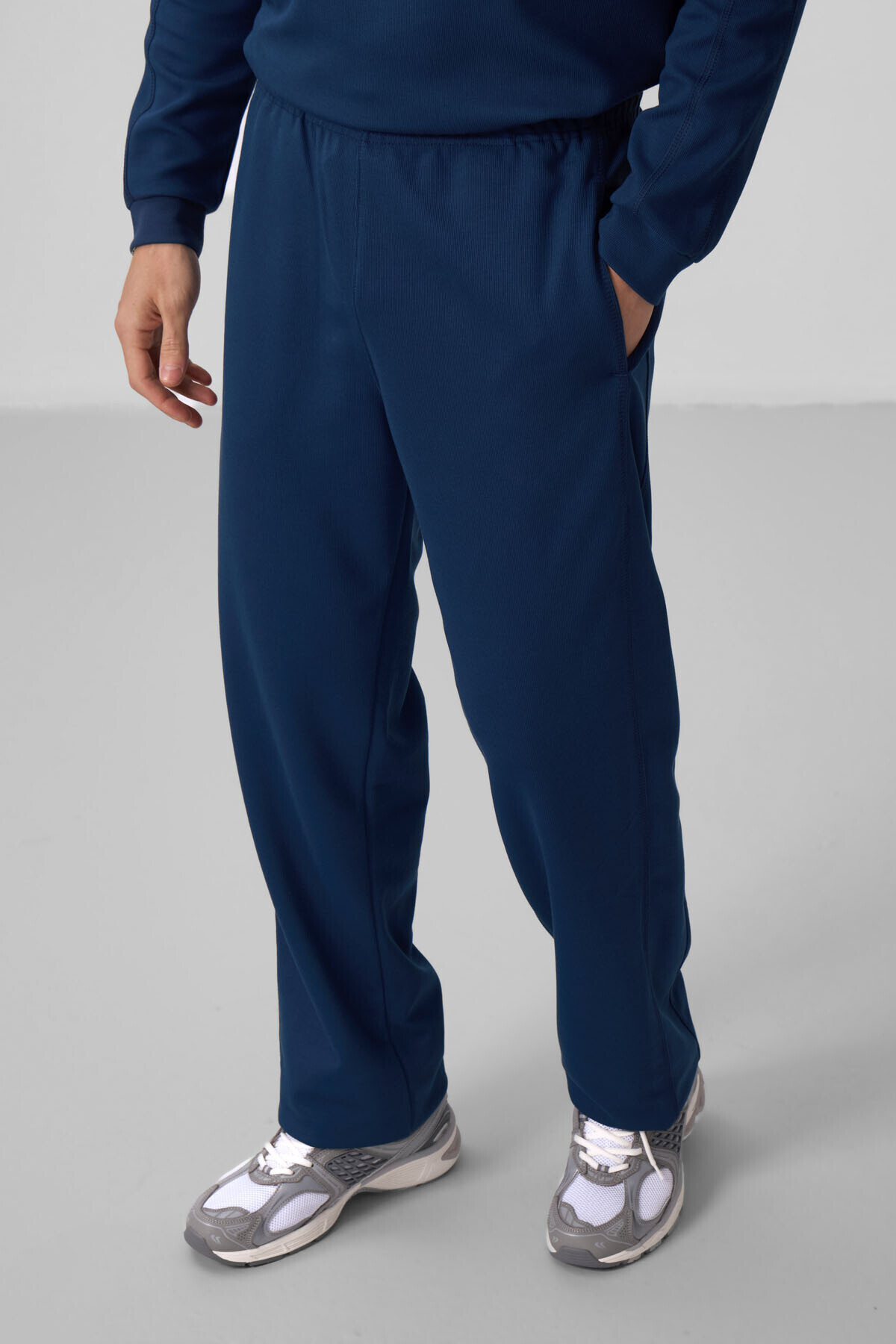 ست لباس ورزشی مردانه سرفیس تکسچر اورسایز - 85275 — رنگارنگ T17ER-85275 — تصویر 4 از 8