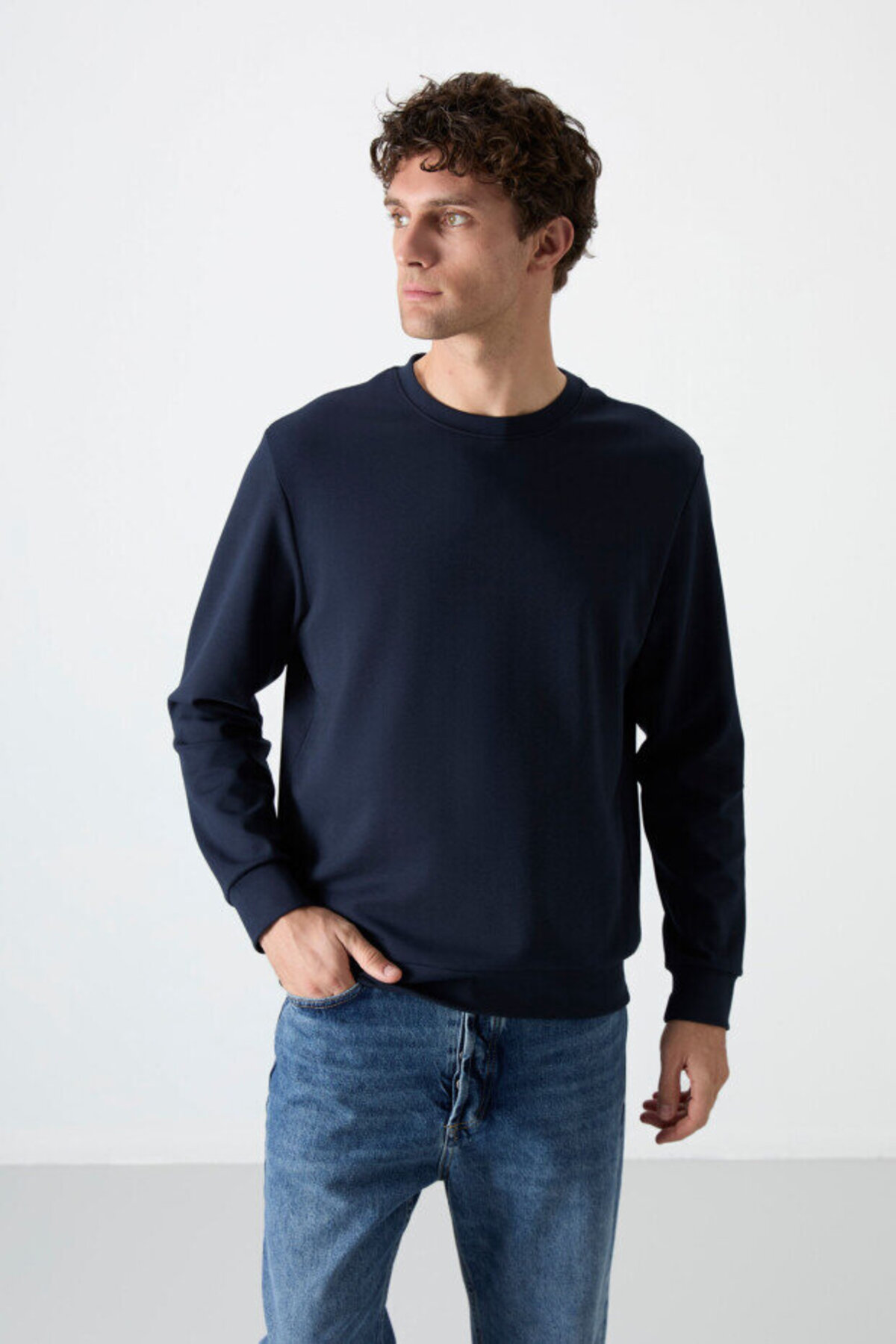 Rahat Form Basic O Yaka 3lü Paket Siyah-Lacivert-Çağla Erkek Sweatshirt 88053 — رنگارنگ — تصویر 2 از 7