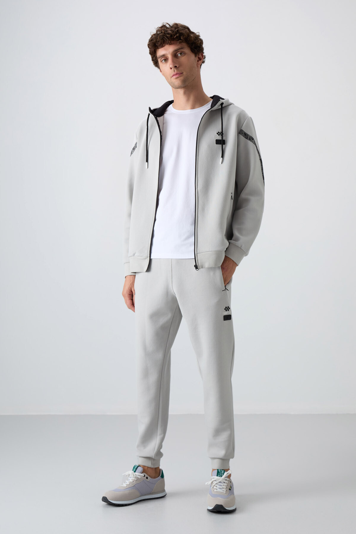 Taş Pamuklu Kalın Yumuşak Dokulu Comfort Fit Baskılı Erkek Eşofman Takım - 85236 — خاکستری T14ER-85236