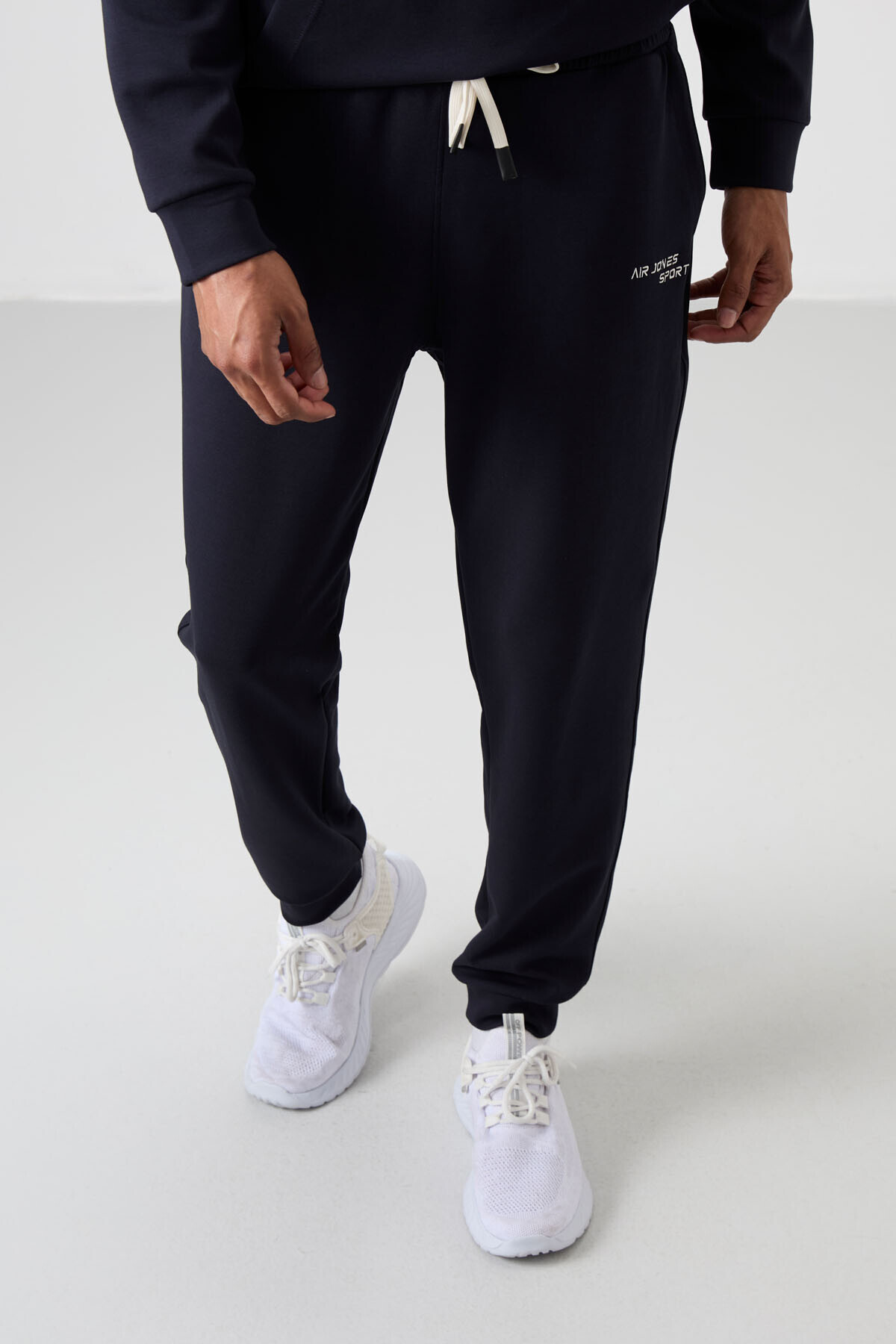 Lacivert Pamuklu Kalın Yumuşak Dokulu Comfort Fit Nakışlı Erkek Eşofman Takım - 85255 — رنگارنگ A15ER-85255 — تصویر 7 از 8