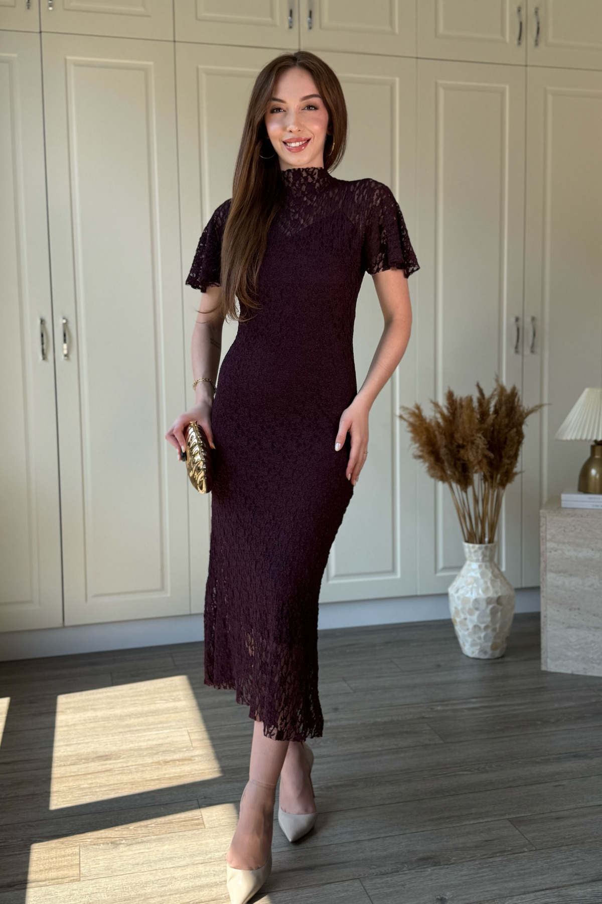 Dilay Gökoğlu Butik Dantelli Kolları Fırfırlı Dik Yaka Midi Zarif Bordo Elbise görsel 8