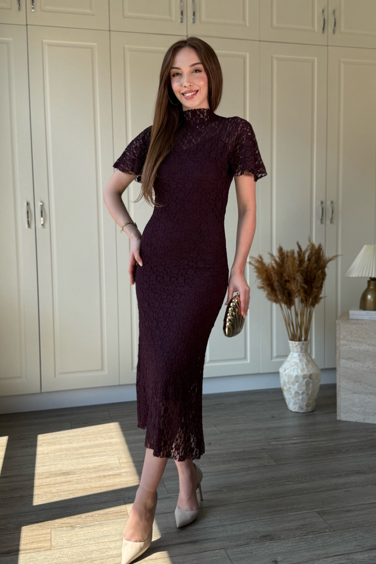 Dilay Gökoğlu Butik Dantelli Kolları Fırfırlı Dik Yaka Midi Zarif Bordo Elbise görsel 2