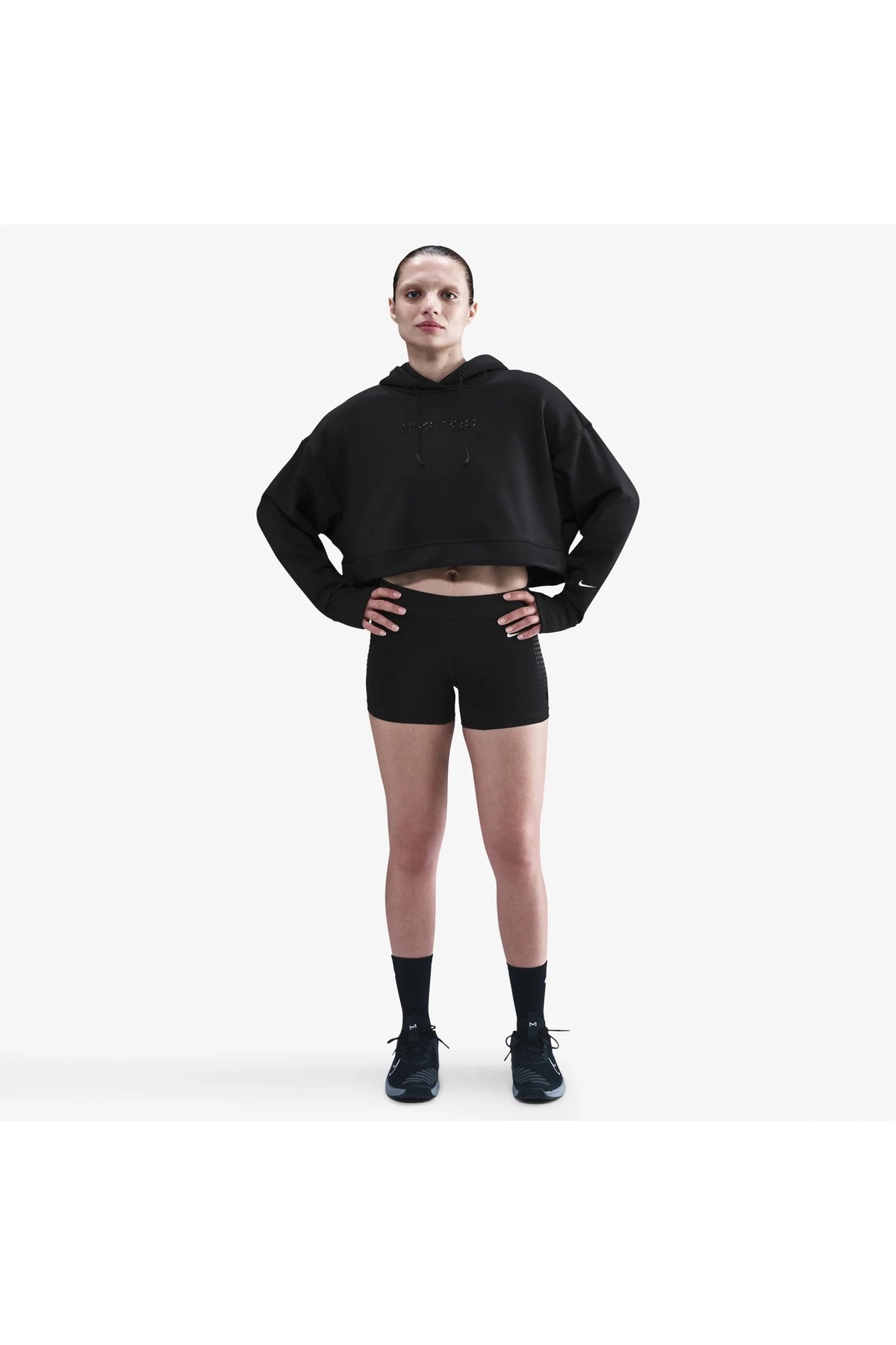 Nike Pro Therma-FIT Fleece Kadın Crop Kapüşonlu Siyah Antrenman Sweatshirt | HV3600-010 görsel 2
