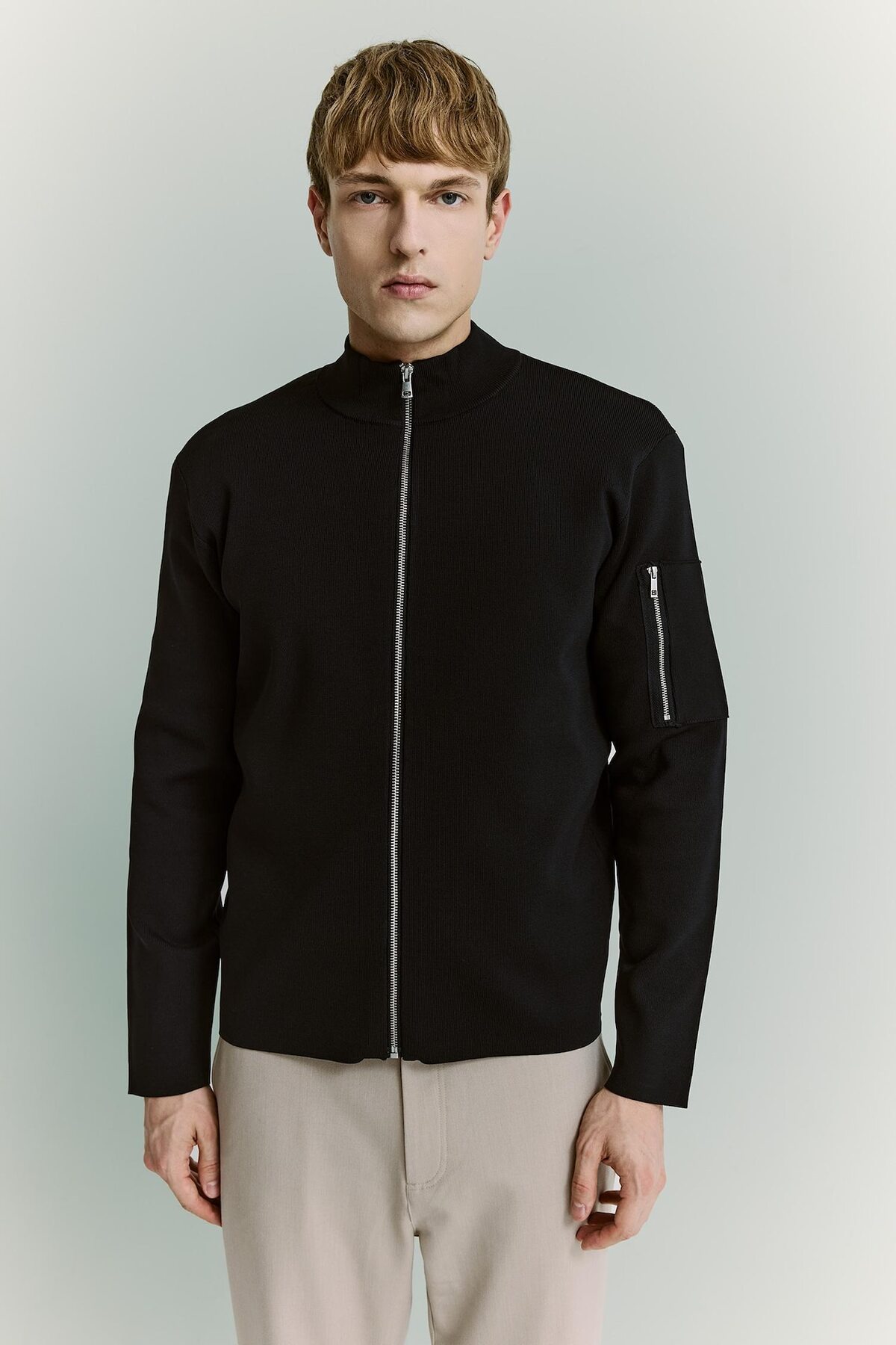 لباس بافتنی با زیپ یقه کالج استاندارد فیت Bomber Cardigan F7641AX26AU — سرمه‌ای — تصویر 3 از 6