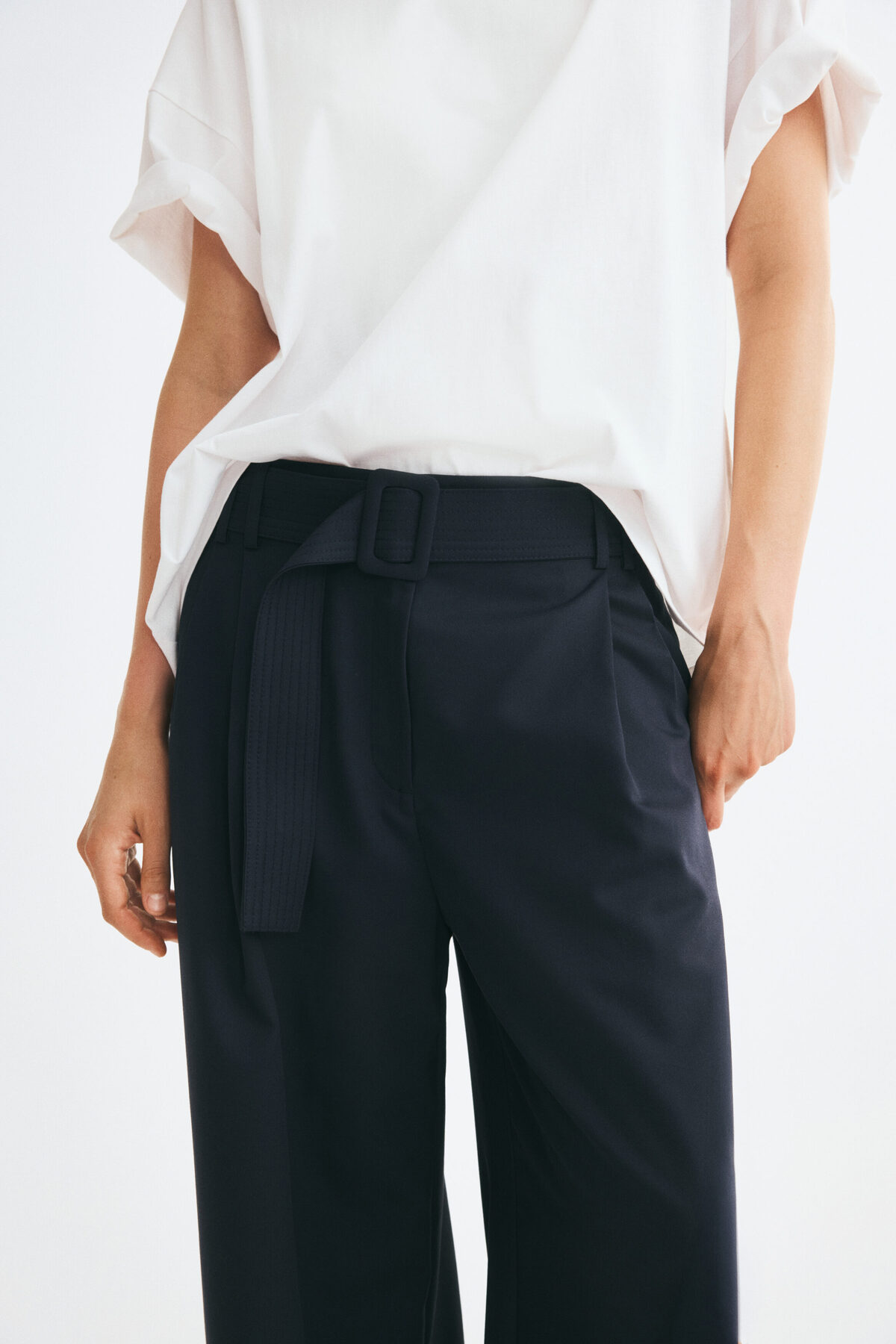 H&M Kemerli Şık Pantolon görsel 2