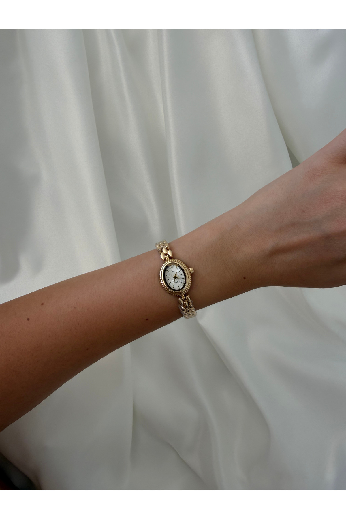 Lillianna Kadın Gold Oval Kadranlı Vintage Bileklik Tasarım Çelik Kordon Analog Quartz Kol Saati - Bordo, Krem, Yeşil görsel 2