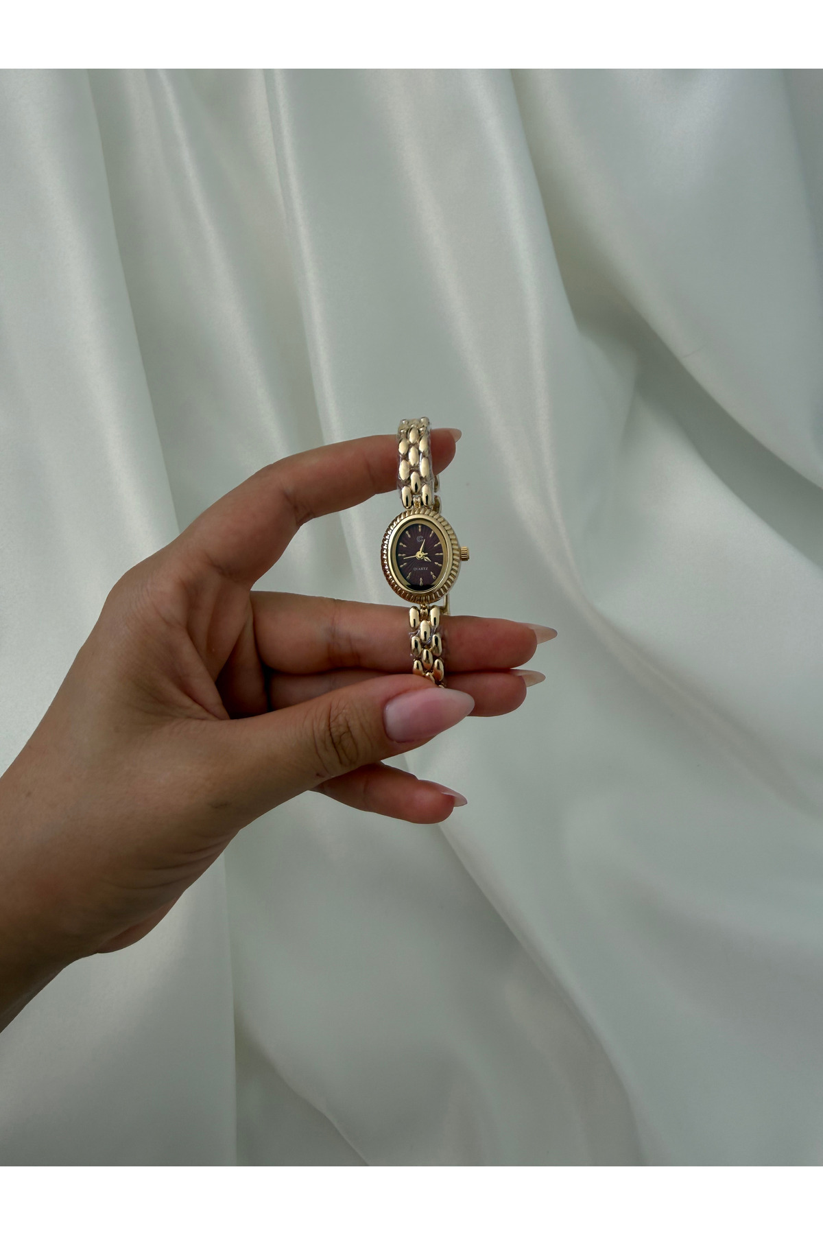 Lillianna Kadın Gold Oval Kadranlı Vintage Bileklik Tasarım Çelik Kordon Analog Quartz Kol Saati - Bordo, Krem, Yeşil görsel 4