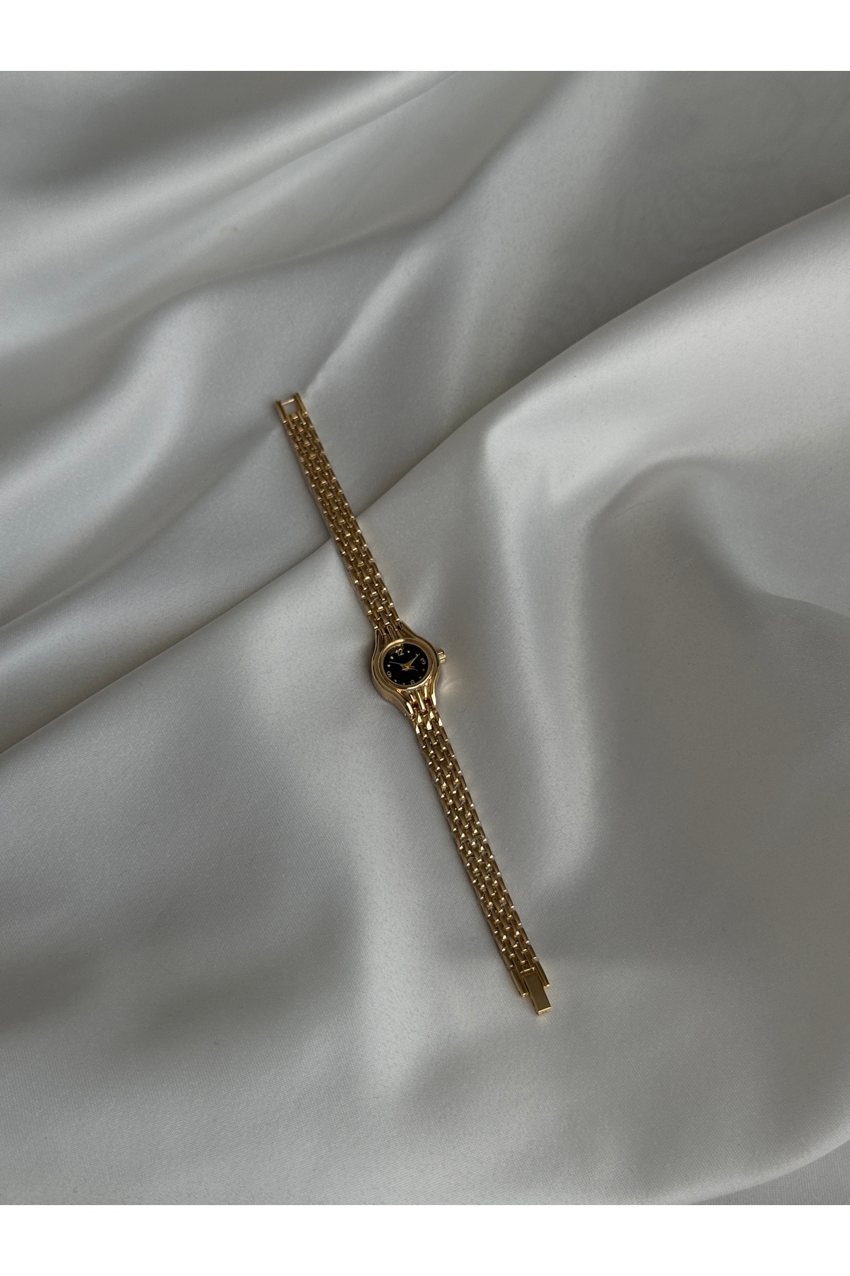 Lillianna Minimal Gold Kadın Saati Siyah Kadranlı Yuvarlak Çelik Kordon Analog Quartz Zarif Kol Saati görsel 7