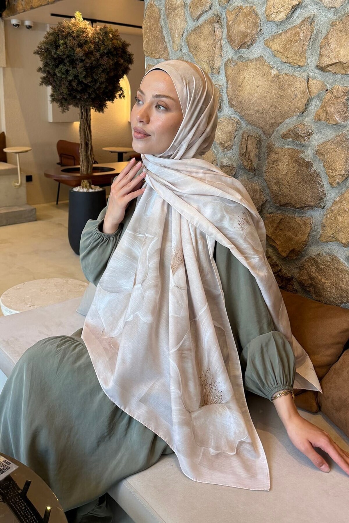 lamelif Çiçek Desen Lara Soft Şal Bej görsel 3