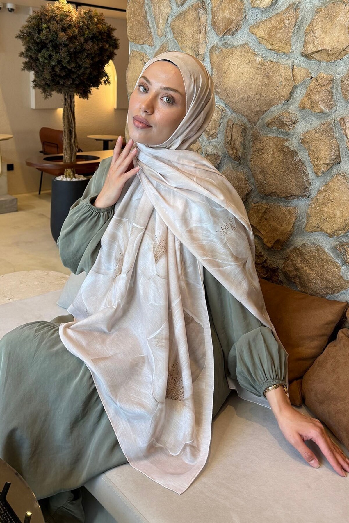 lamelif Çiçek Desen Lara Soft Şal Bej görsel 2