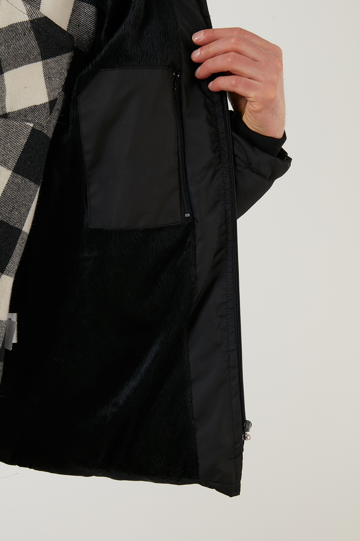 کاپشن مردانه کلاه دار ضد آب، ضد باد، ضد سرما، مدل Slim Fit 5717101 — مشکی — تصویر 4 از 8