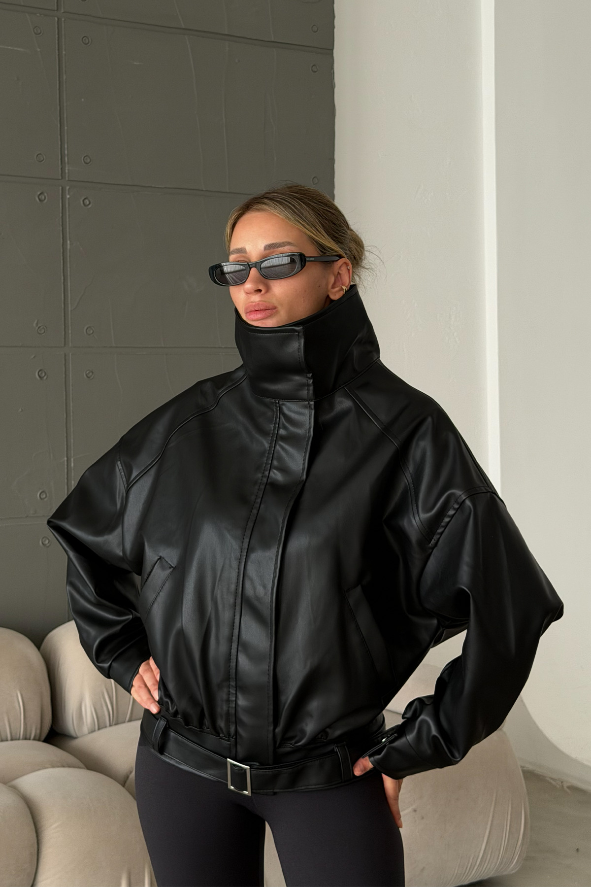 NET OF NOT ZR Model Siyah Dik Yaka Oversize Kemerli Mont Deri Ceket görsel 4