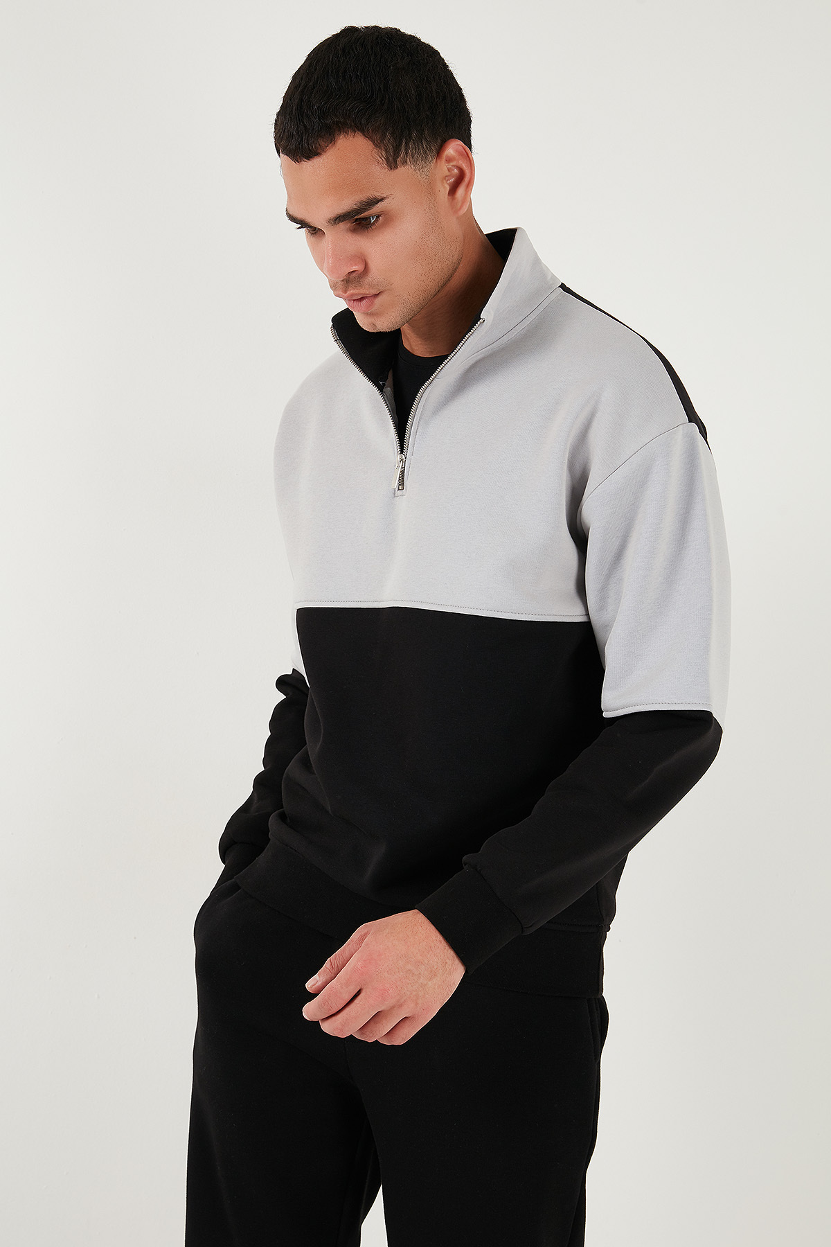 Renk Bloklu Regular Fit Yarım Fermuarlı Dik Yaka Sweat Erkek SWEAT 5905719 — مشکی — تصویر 5 از 7