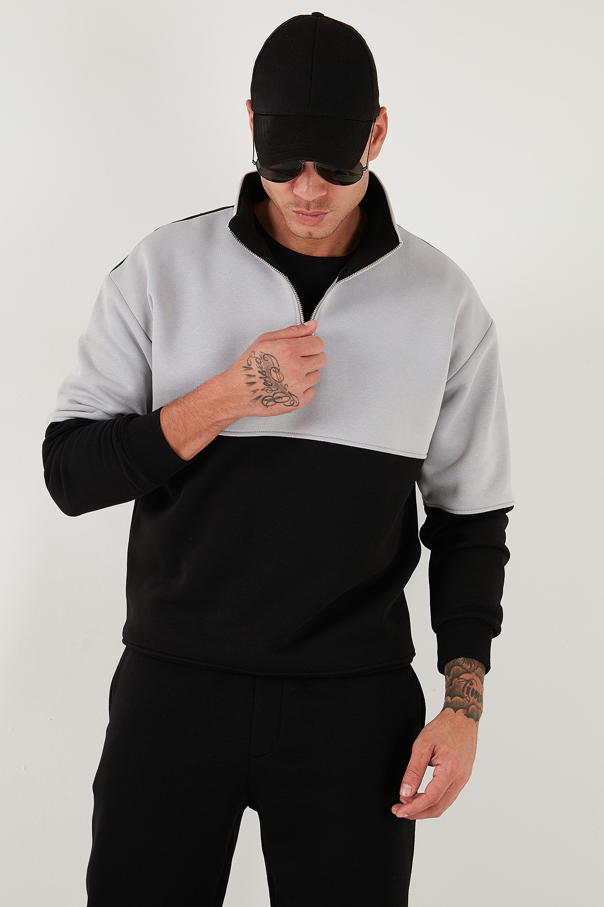 Renk Bloklu Regular Fit Yarım Fermuarlı Dik Yaka Sweat Erkek SWEAT 5905719 — مشکی — تصویر 6 از 7