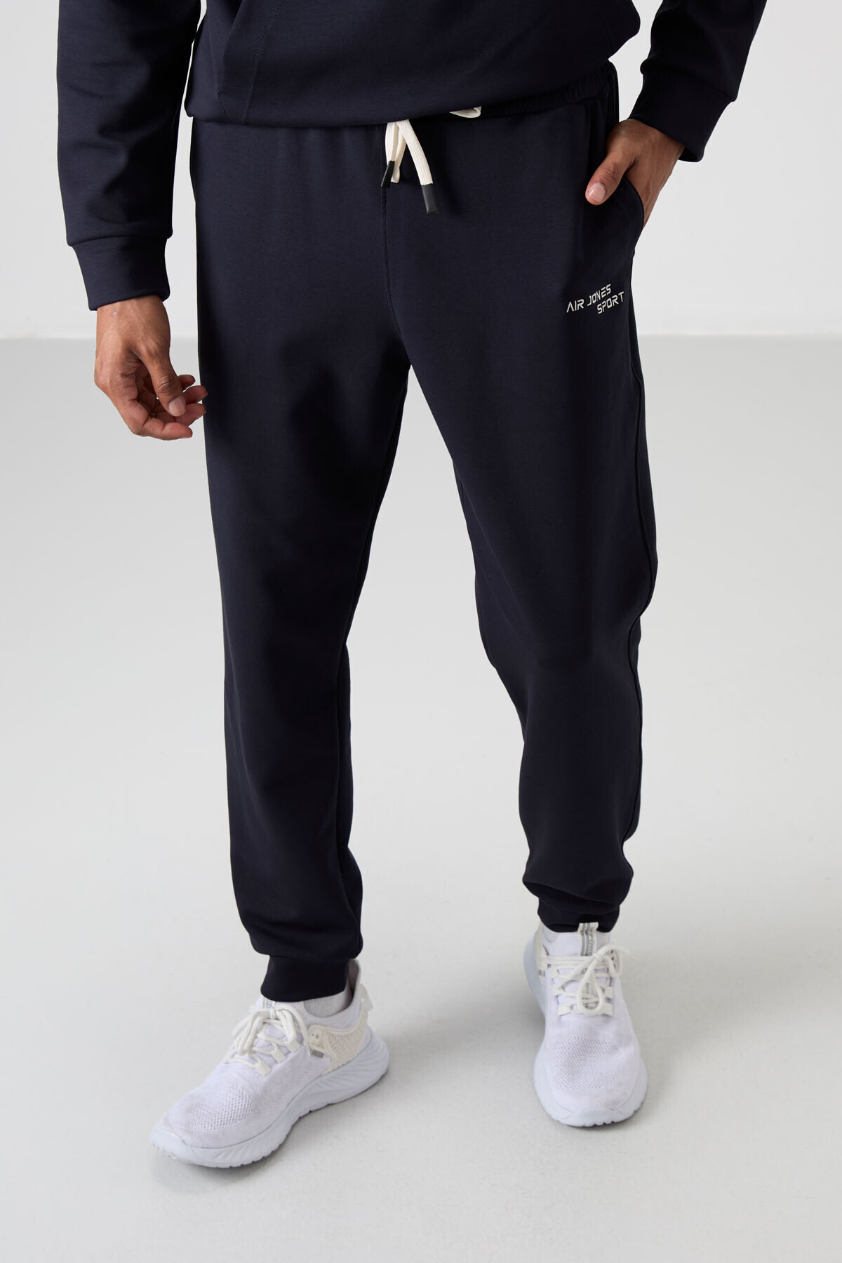 Lacivert Pamuklu Kalın Yumuşak Dokulu Comfort Fit Nakışlı Erkek Eşofman Takım - 85255 — رنگارنگ A15ER-85255 — تصویر 3 از 8