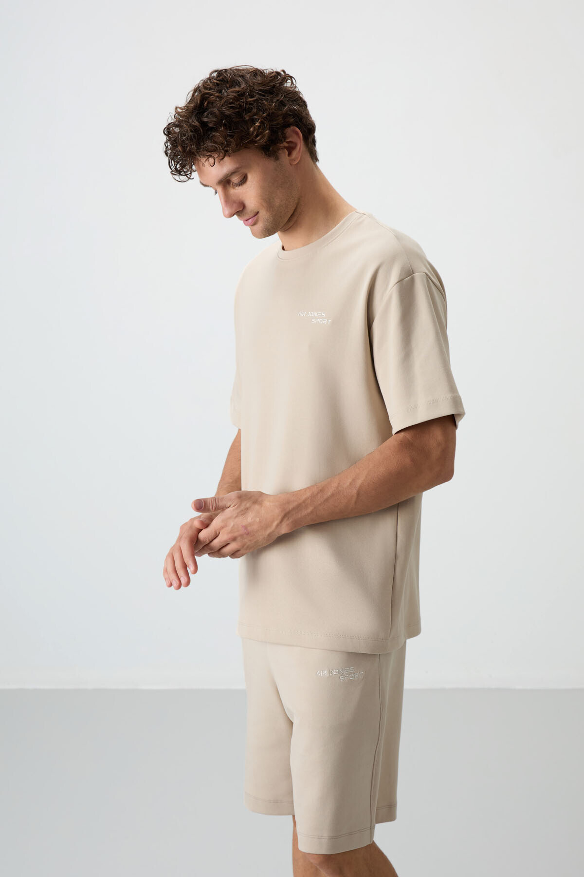 Bej Pamuklu Kalın Yumuşak Dokulu Oversize Fit Nakışlı Erkek Şort Takım - 85250 — رنگارنگ A15ER-85250 — تصویر 3 از 8