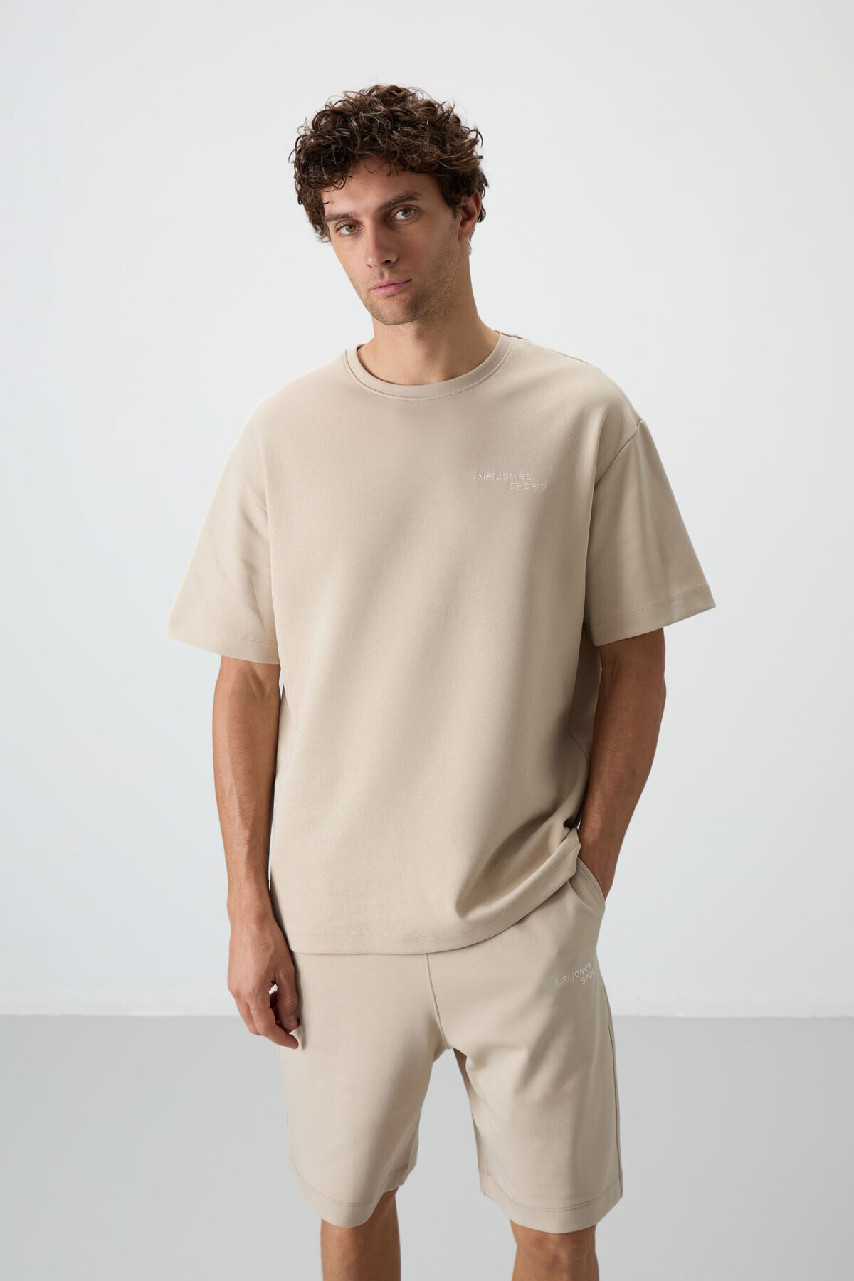 Bej Pamuklu Kalın Yumuşak Dokulu Oversize Fit Nakışlı Erkek Şort Takım - 85250 — رنگارنگ A15ER-85250 — تصویر 6 از 8