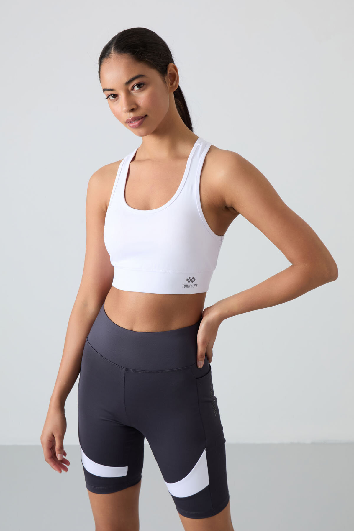TOMMY LIFE Slim Fit U Yaka 2li Paket Siyah-Beyaz Kadın Spor Büstiyer - 97120 görsel 5