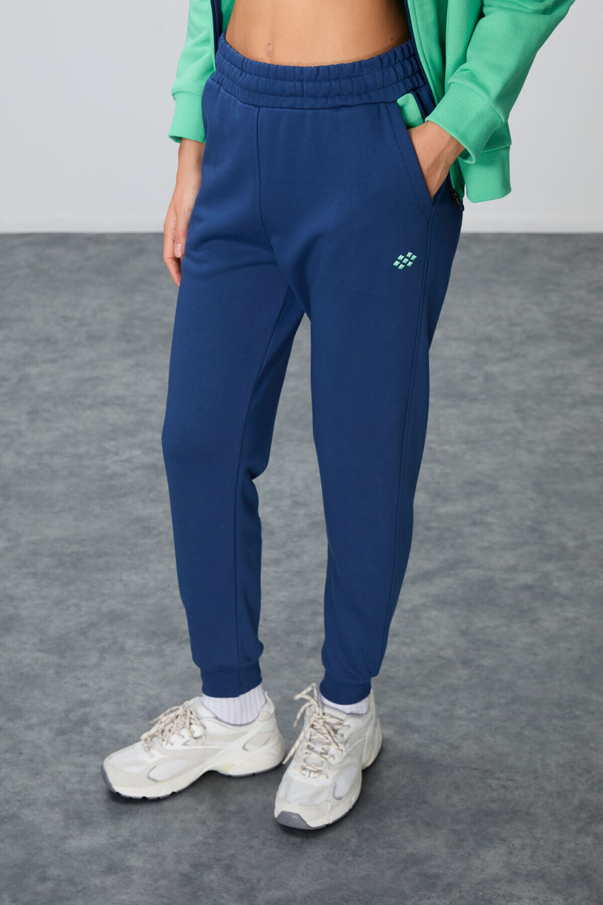 TOMMY LIFE Su Yeşili-Parlament Pamuklu Kalın Kapüşonlu Oversize Fit Kadın Eşofman Takım - 95343 görsel 3
