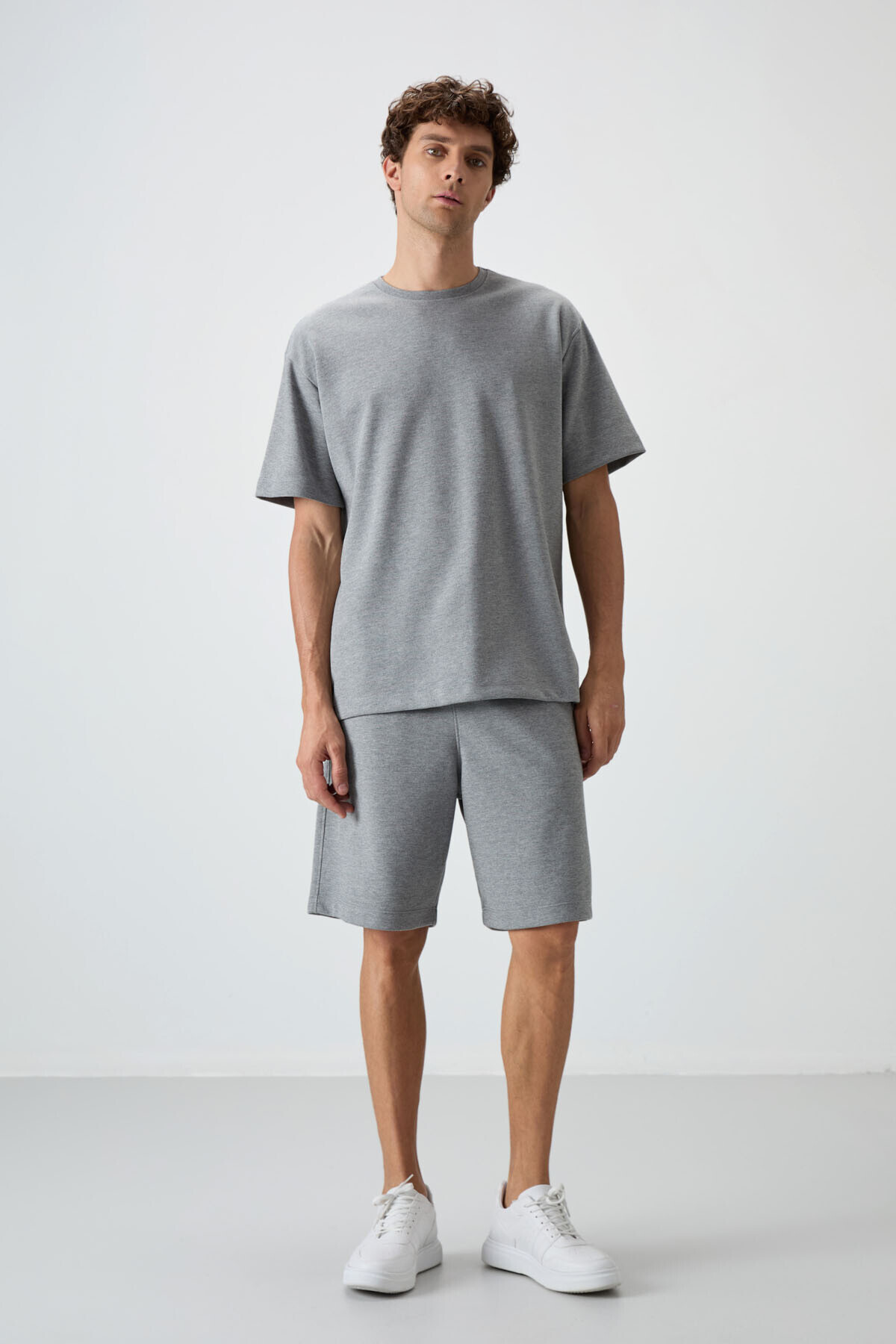 Gri Melanj Pamuklu Kalın Yumuşak Dokulu Oversize Fit Basic Erkek Şort Takım - 85249 — رنگارنگ A15ER-85249 — تصویر 6 از 8
