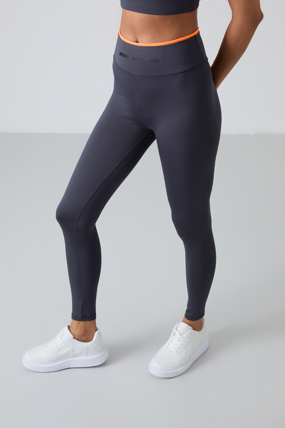 TOMMY LIFE Antrasit Esnek Standart Fit Performans Kadın Tayt Takım - 95333 görsel 6