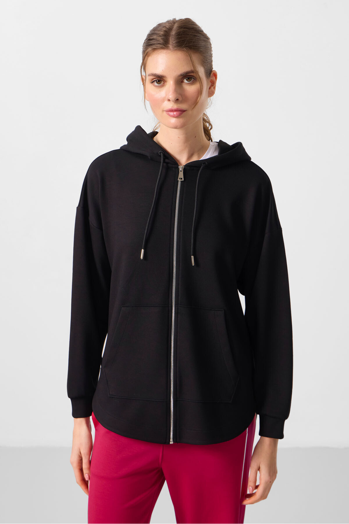 TOMMY LIFE Siyah Yumuşak Dokulu Kapüşonlu Standart Kalıp Kadın Tunik Sweatshirt - 97302 görsel 4