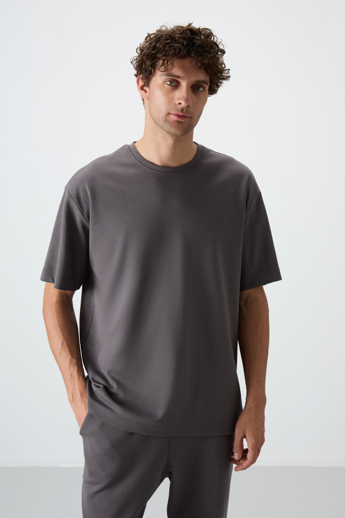 Koyu Gri Pamuklu Kalın Yumuşak Dokulu Oversize Fit Basic Erkek Eşofman Takım - 85251 — رنگارنگ A15ER-85251 — تصویر 7 از 8