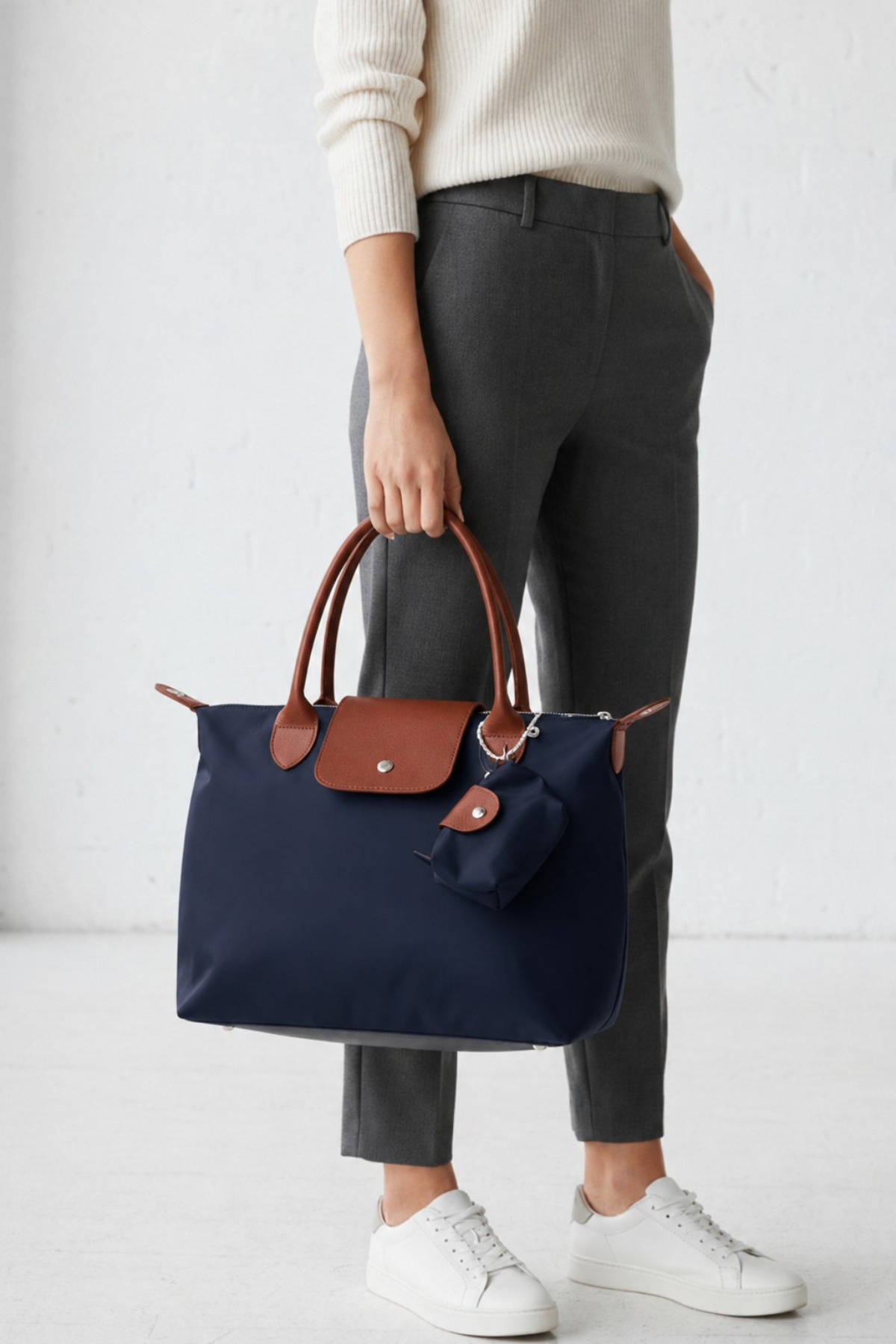 Classbag Charmlı Lacivert-Taba Deri Saplı Büyük Boy Suya Dayanıklı Paraşüt Kumaş Kadın Omuz Çantası görsel 8