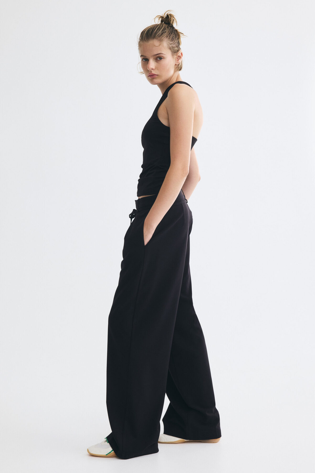 H&M Pileli ve Kuşaklı Pantolon görsel 4