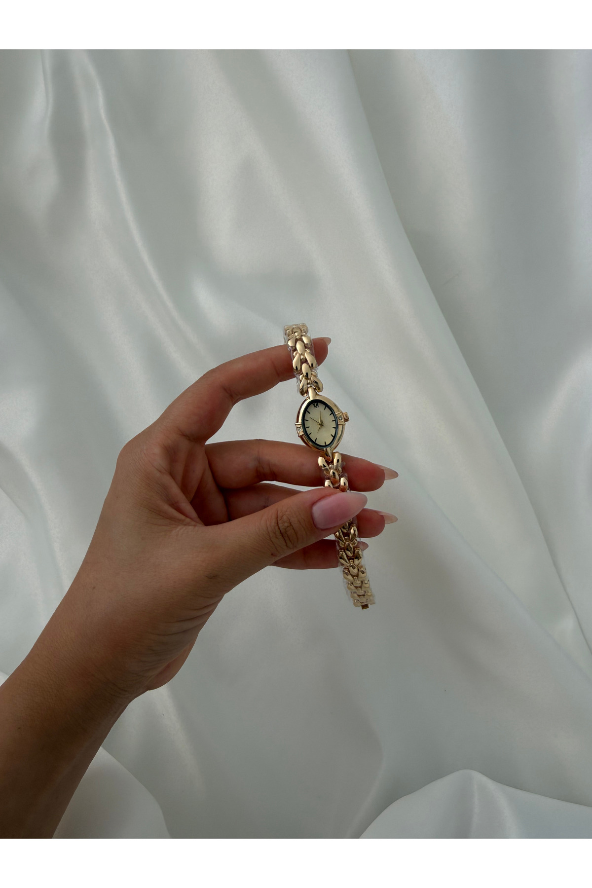 Lillianna Vintage Kadın Gold Oval Kadranlı Taş Detaylı Altın Kordon Quartz Kol Saati görsel 3