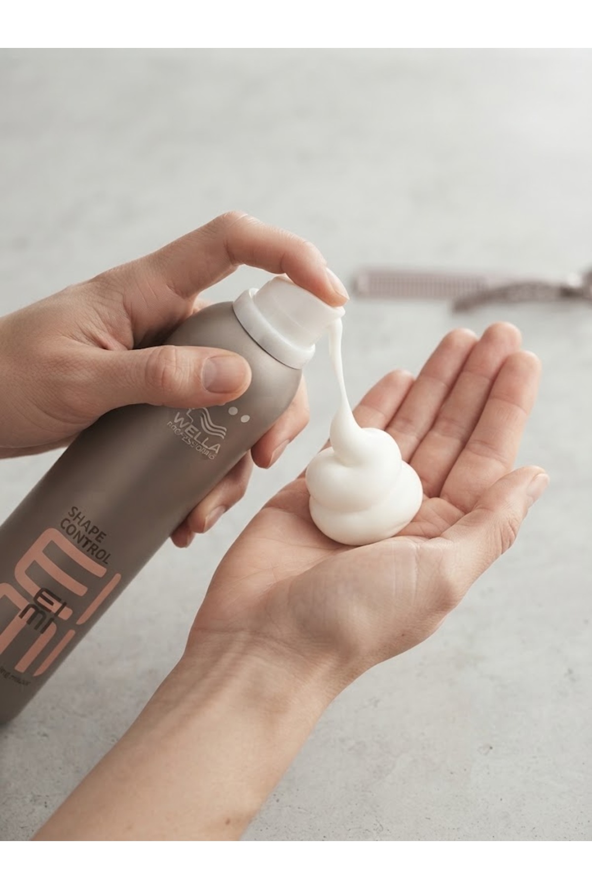 Shape Control Ultra Güçlü Tutuşlu Hacim ve Dokulu Görünüm Veren Profesyonel Saç Köpüğü 500 ml — EI-SHP-CNT-MOU-500ML — تصویر 3 از 3