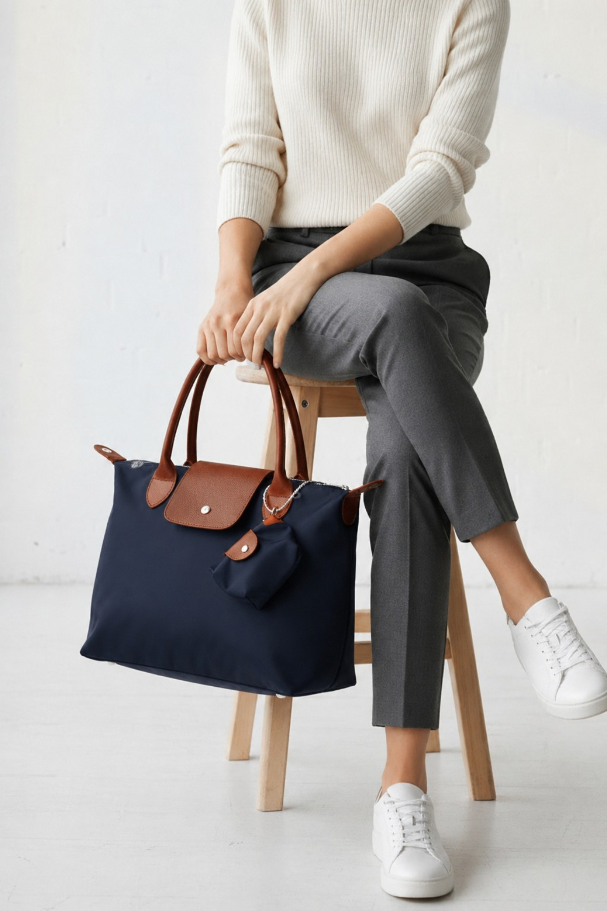 Classbag Charmlı Lacivert-Taba Deri Saplı Büyük Boy Suya Dayanıklı Paraşüt Kumaş Kadın Omuz Çantası görsel 3