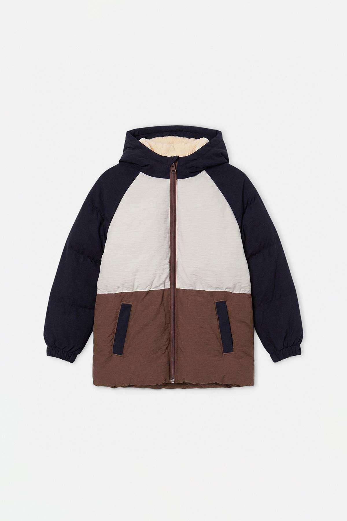 Trendyolmilla Kids Çok Renkli Erkek Çocuk Renk Bloklu İçi Polar Astarlı Kapüşonlu Şişme Mont TKDAW27MO00015