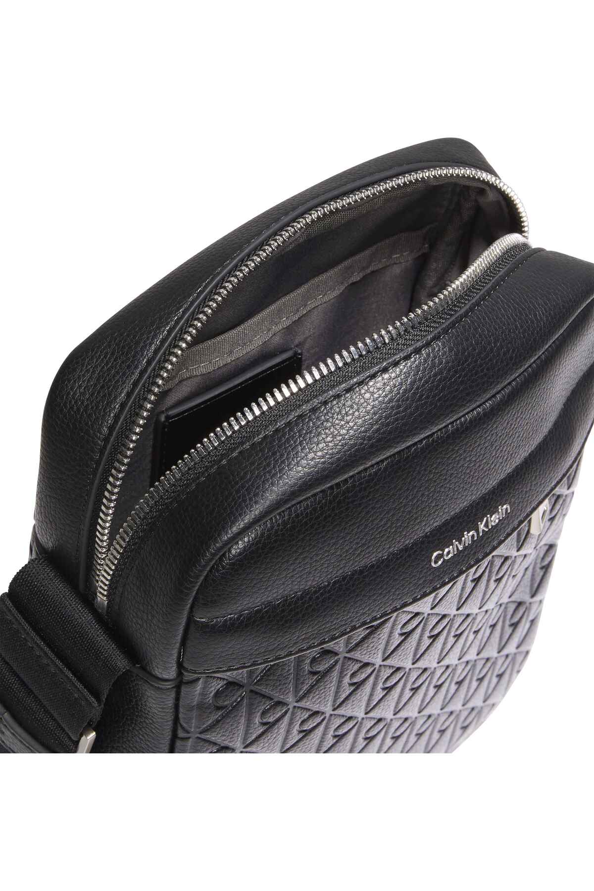 Calvin Klein Erkek Emblem Omuz Çantası görsel 2