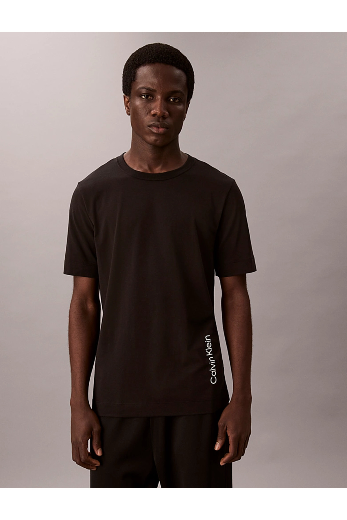 تیشرتمردانهCalvin Kleinمشکی تیشرتمردانهCalvin Kleinمشکی
