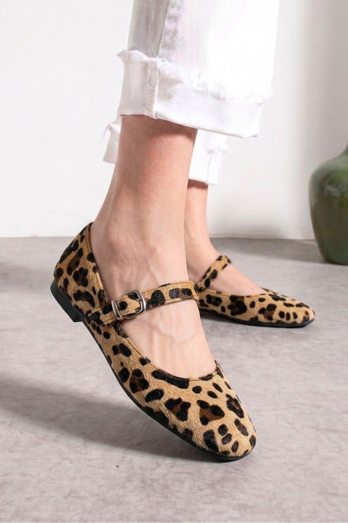 İmerShoes Günlük Kadın Babet Oval Burunlu Sade Şık Alçak Topuklu Tokalı Hafif Rahat Ayakkabı M-506