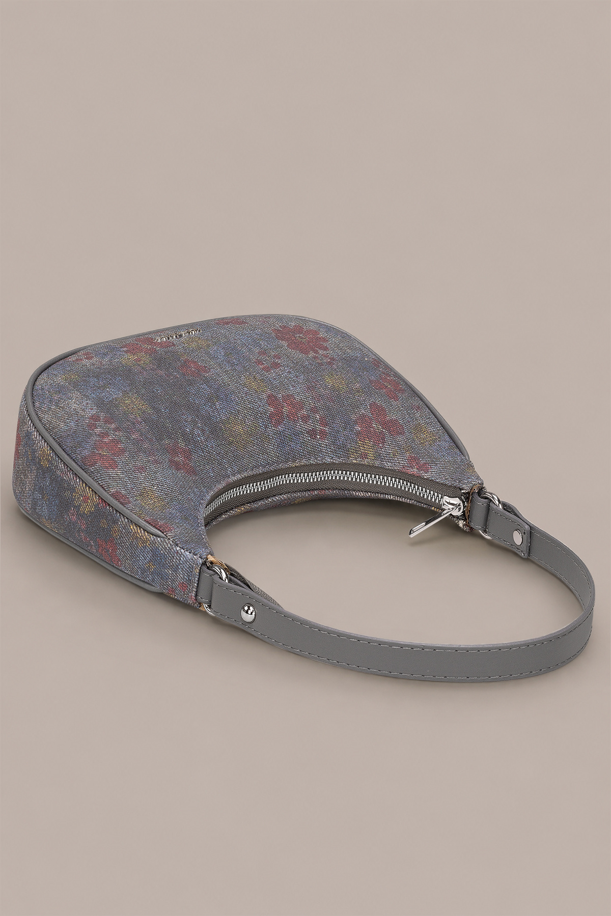 Housebags Dumanlı Gri/Smoke Grey Denim Vintage Floral Hobo Kadın Omuz Çantası, Silver Metal Detaylı, Fermuarlı görsel 2
