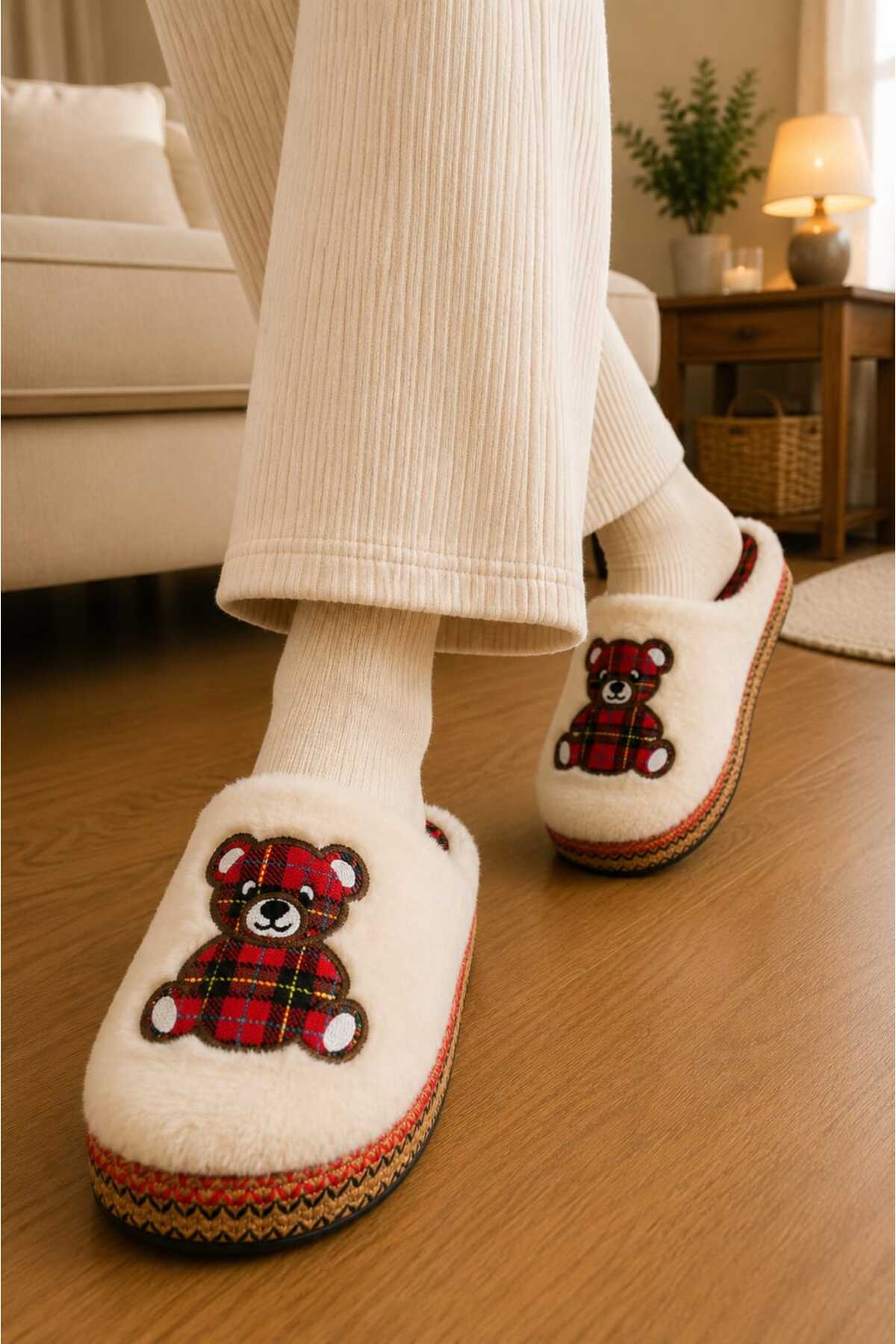 Slipcat Unisex, Ekose Desenli, Ayı Figürlü, Yumuşak, Peluş Kışlık Ev Terliği görsel 4