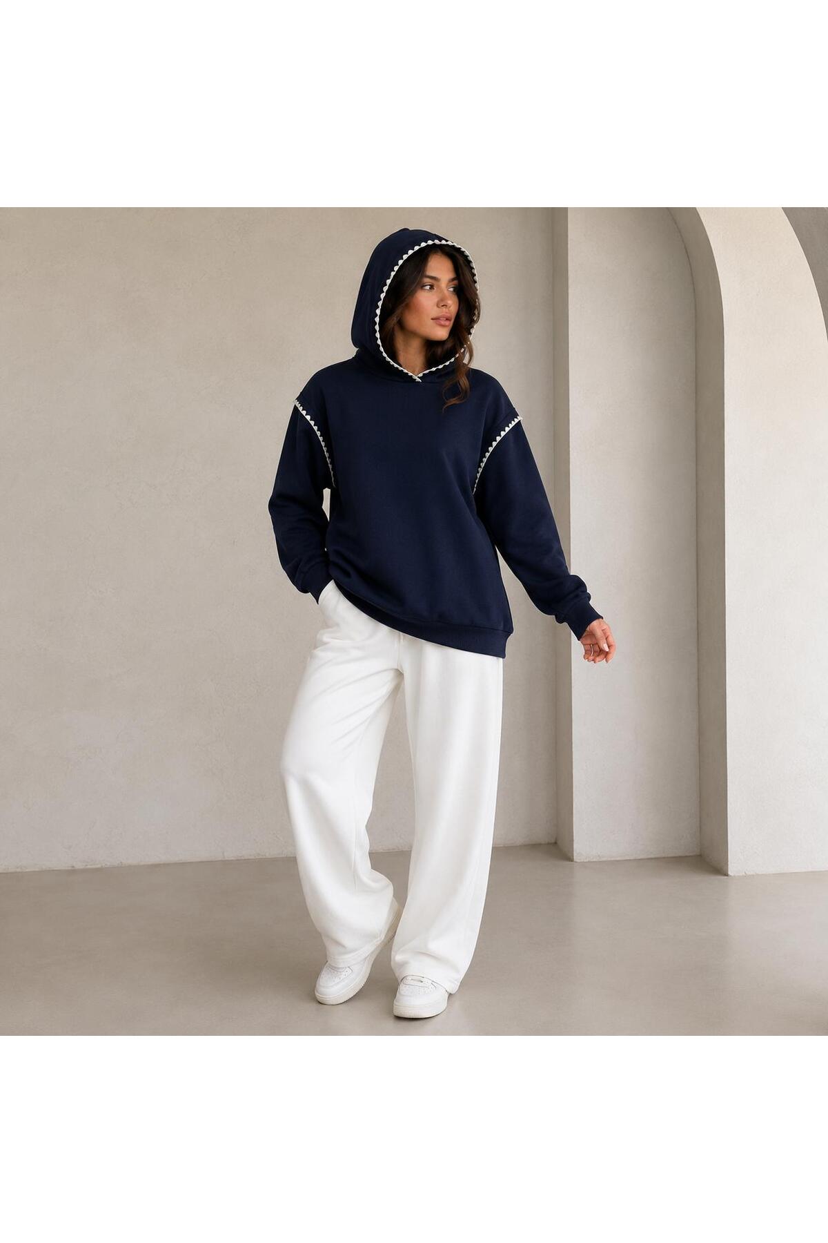 herkesemoda Yaka ve Kol Süs Dikiş Detaylı Kapüşonlu 2 İplik Şardonlu Sweatshirt görsel 3
