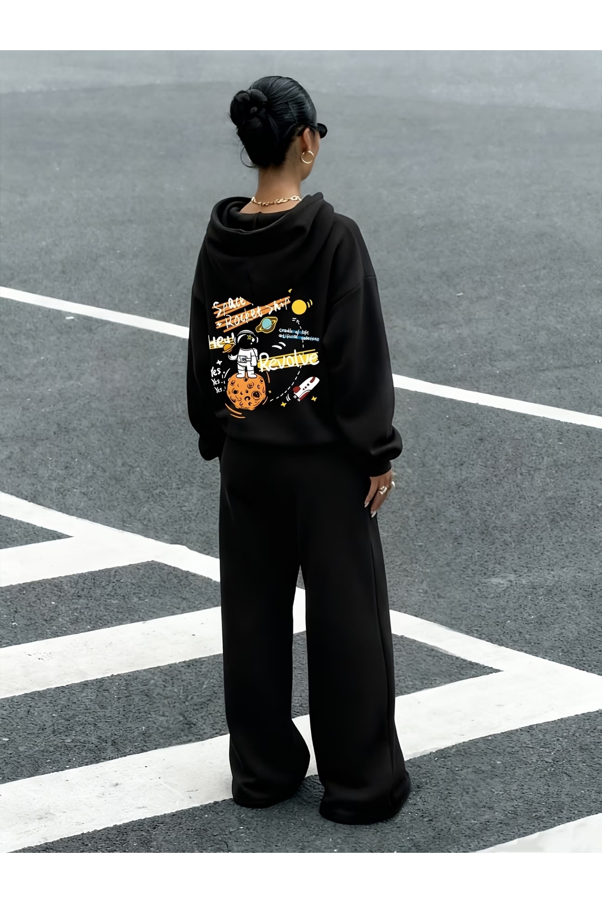 Unisex Erkek Kadın Revolve Astronot Baskılı Oversize 3 İplik Kapüşonlu Hoodie ve Baggy Alt Eşofman Takımı — مشکی darkopiarevolvebgy — تصویر 3 از 3
