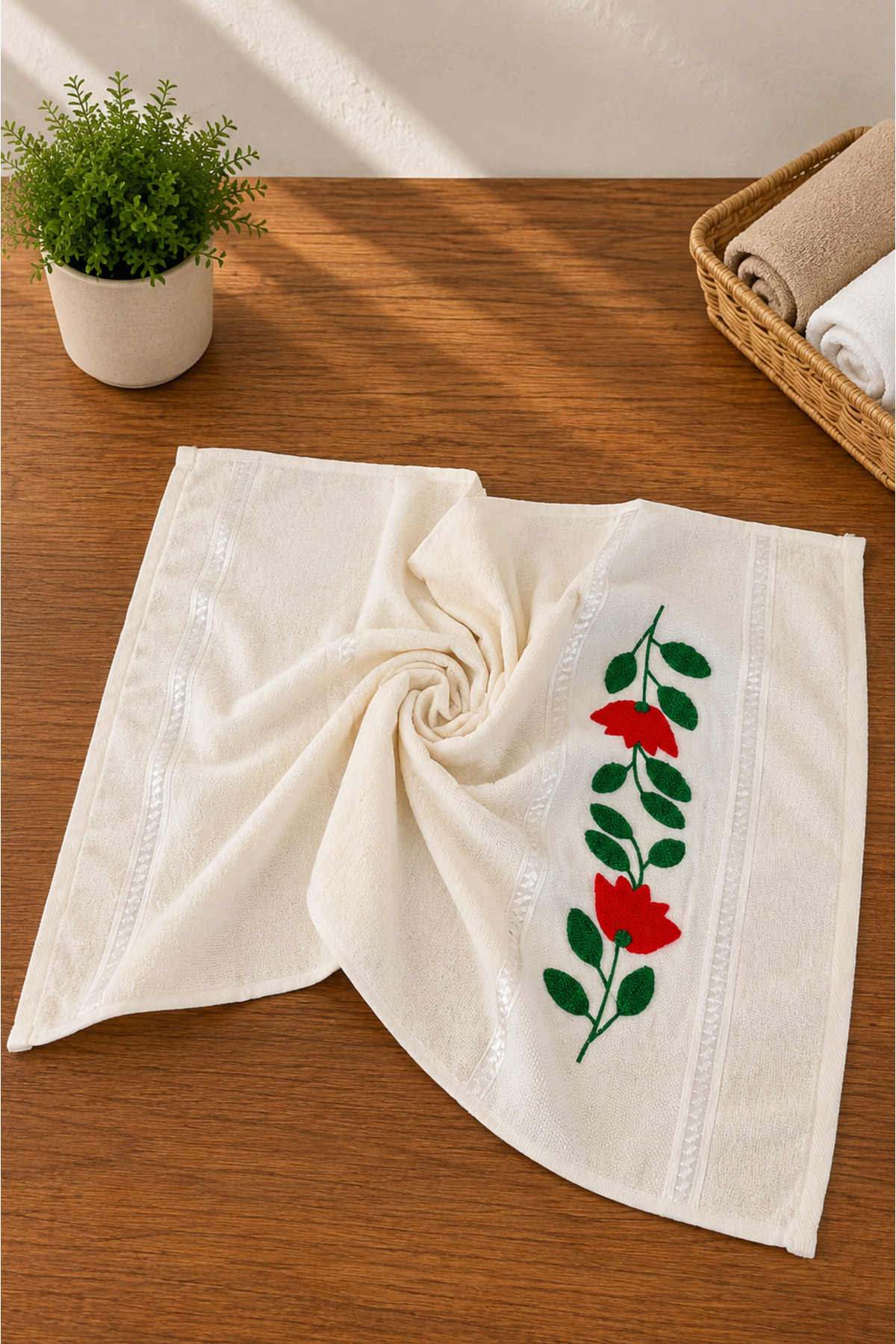 %100 Pamuk Nakışlı El Yüz Havlusu 50x90 cm – Yumuşak Dokulu Dekoratif Havlu