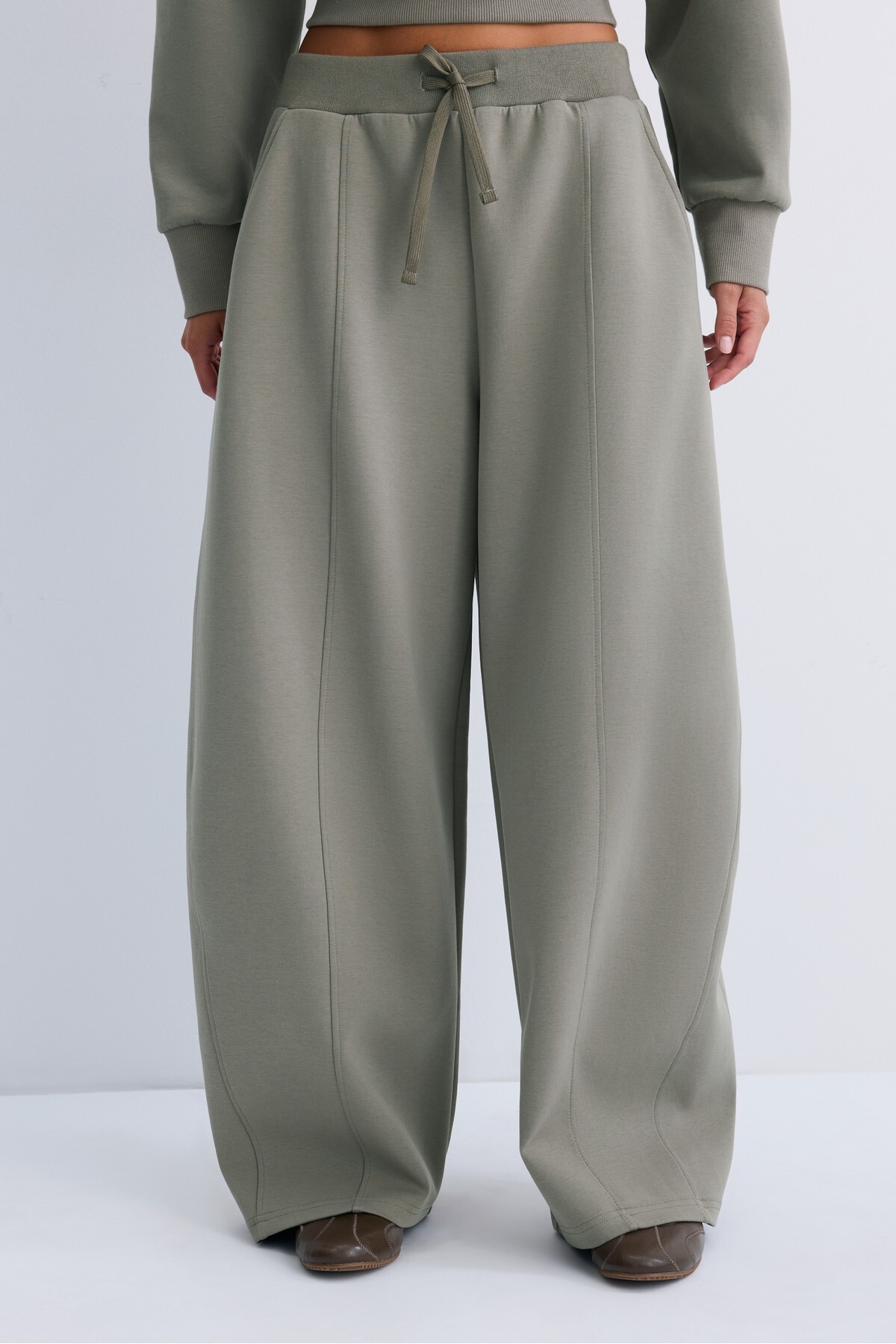 Stradivarius Barrel geniş paça jogger pantolon