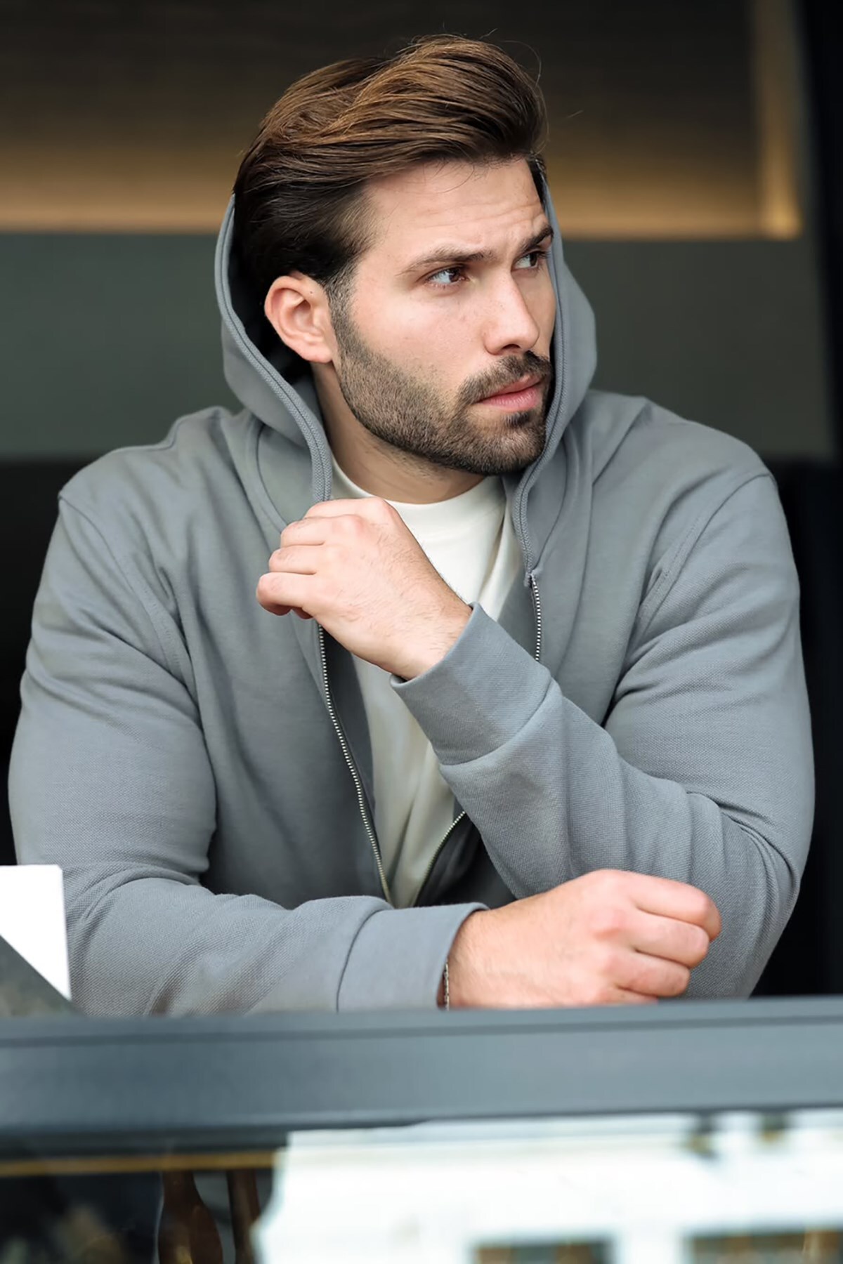 ست لباس ورزشی مردانه کلاه‌دار دو زیپ خاکستری دودی E7371 — خاکستری — تصویر 6 از 7